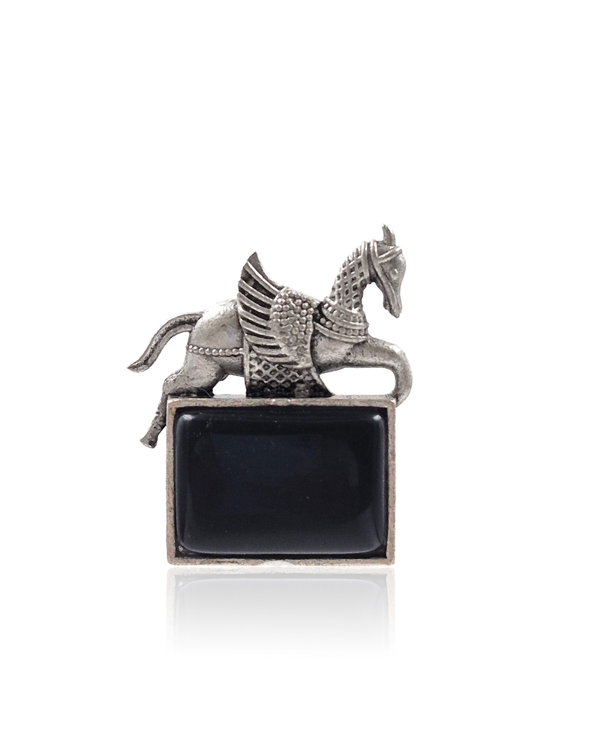 SANVI STONE STUD EARRINGS