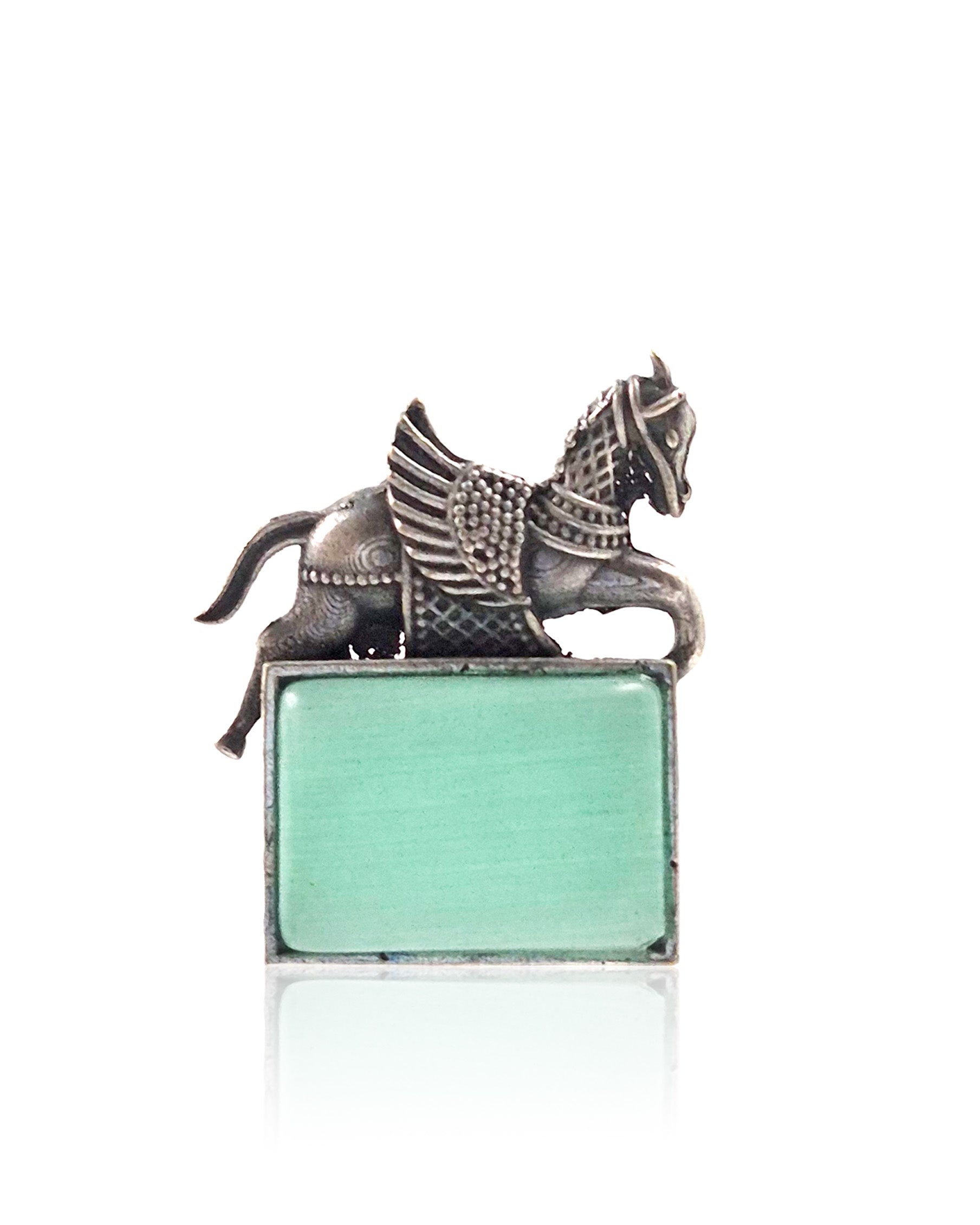 SANVI STONE STUD EARRINGS