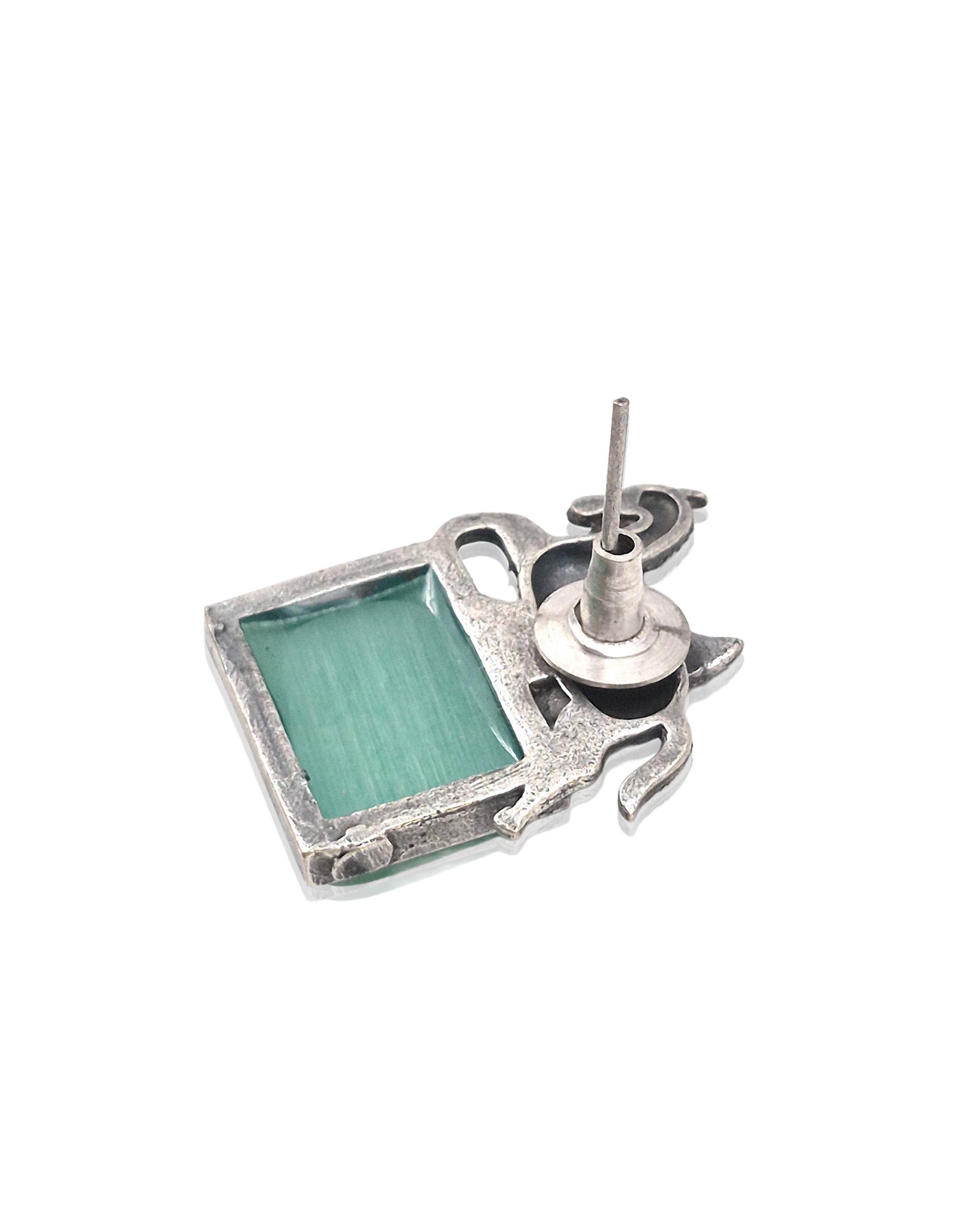 SANVI STONE STUD EARRINGS