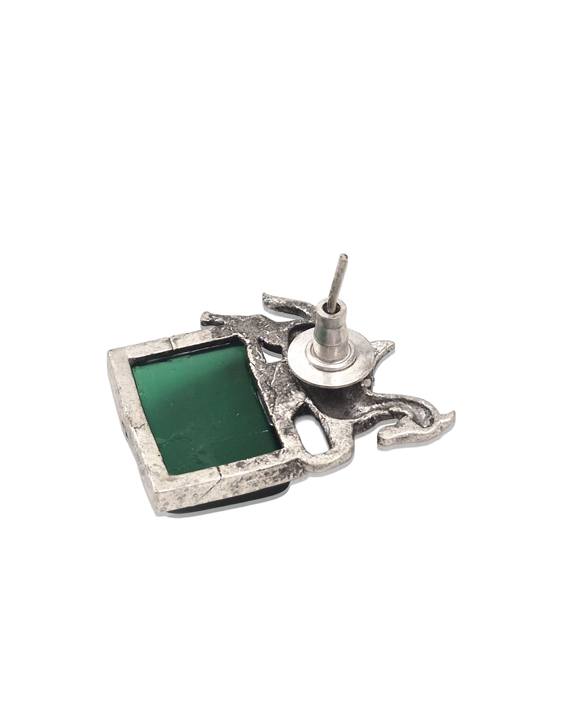 SANVI STONE STUD EARRINGS