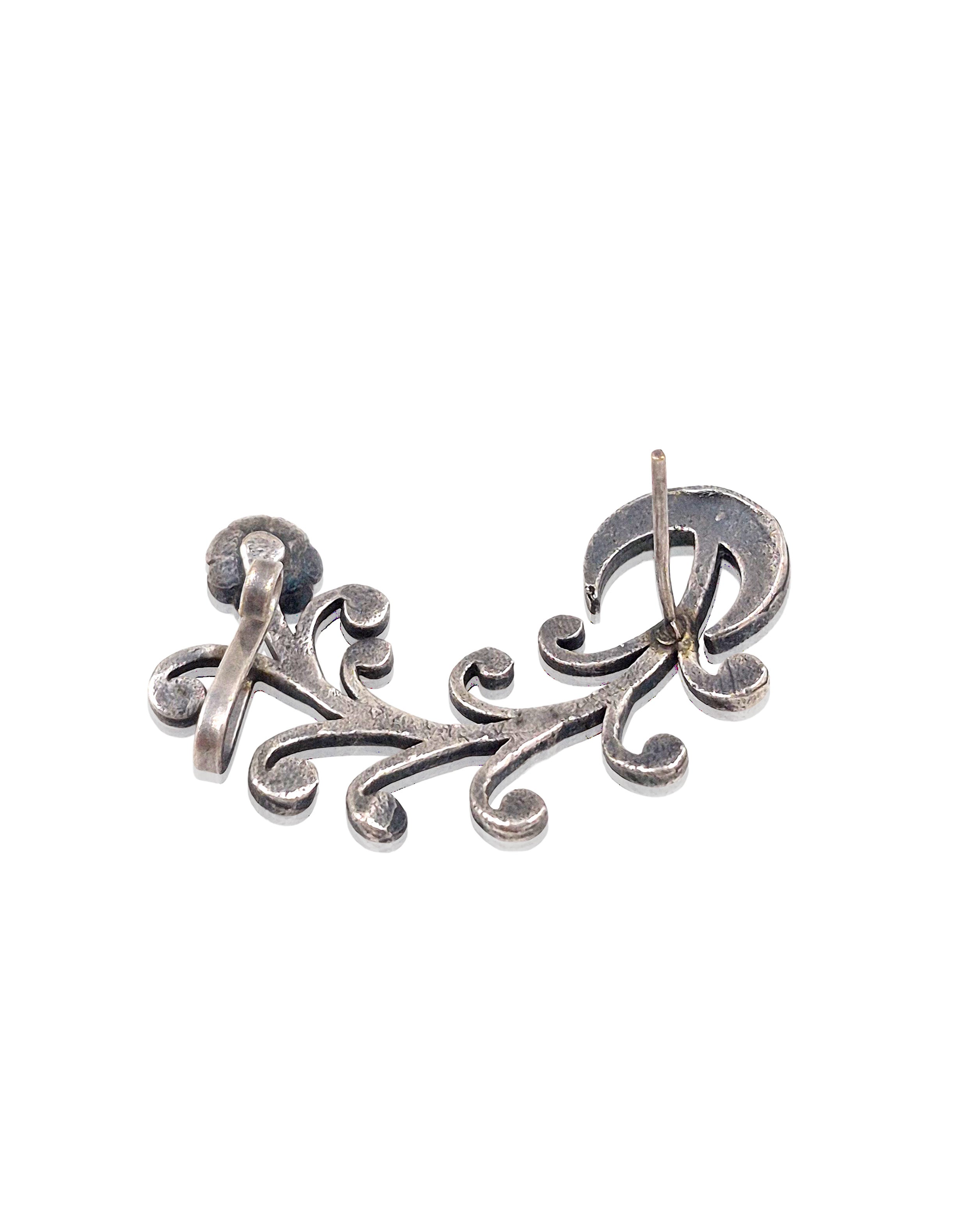 PIHU SILVER LOOKALIKE STUD EARRINGS