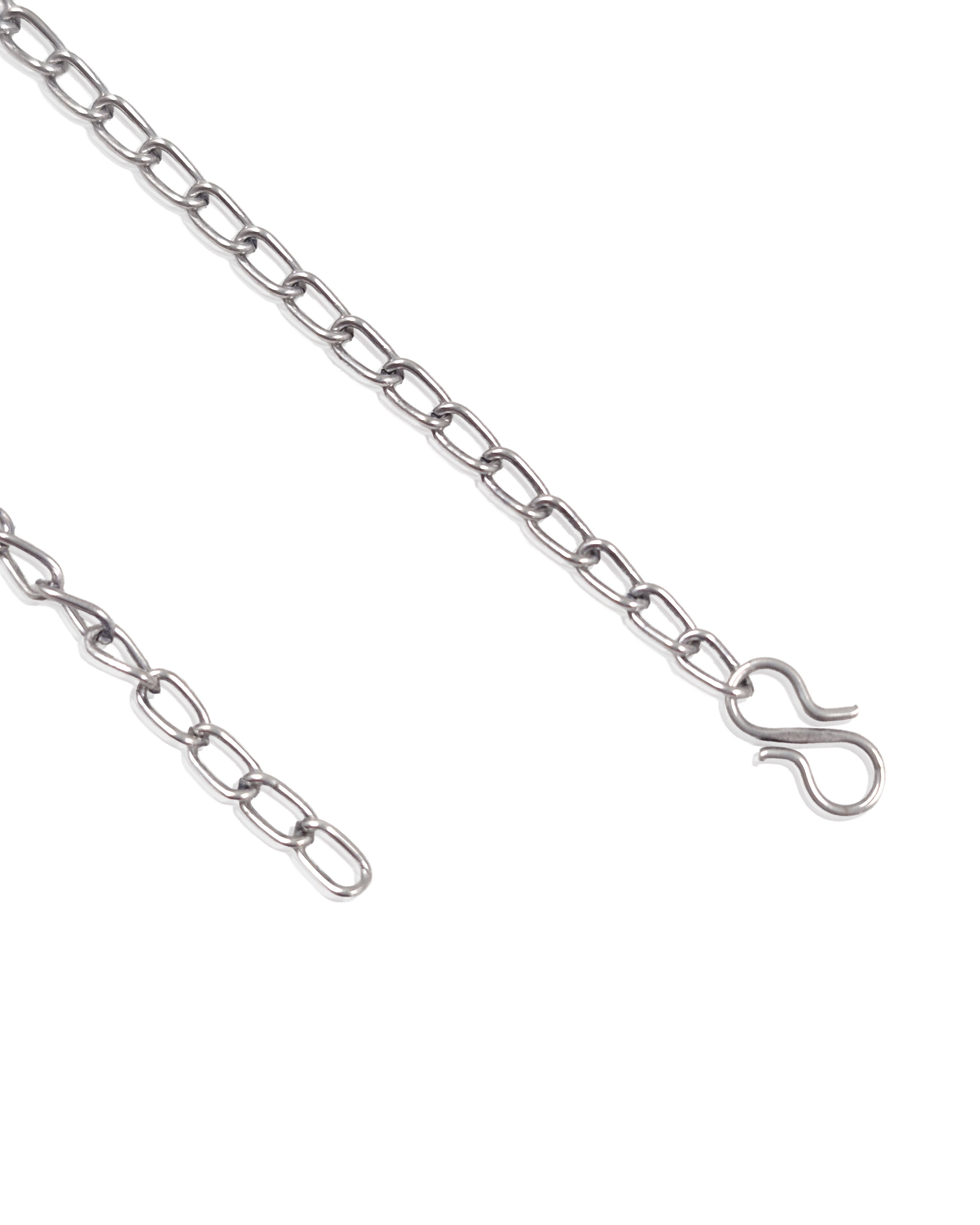 TRISHA BRASS MATERIAL SHORT NECKLACE