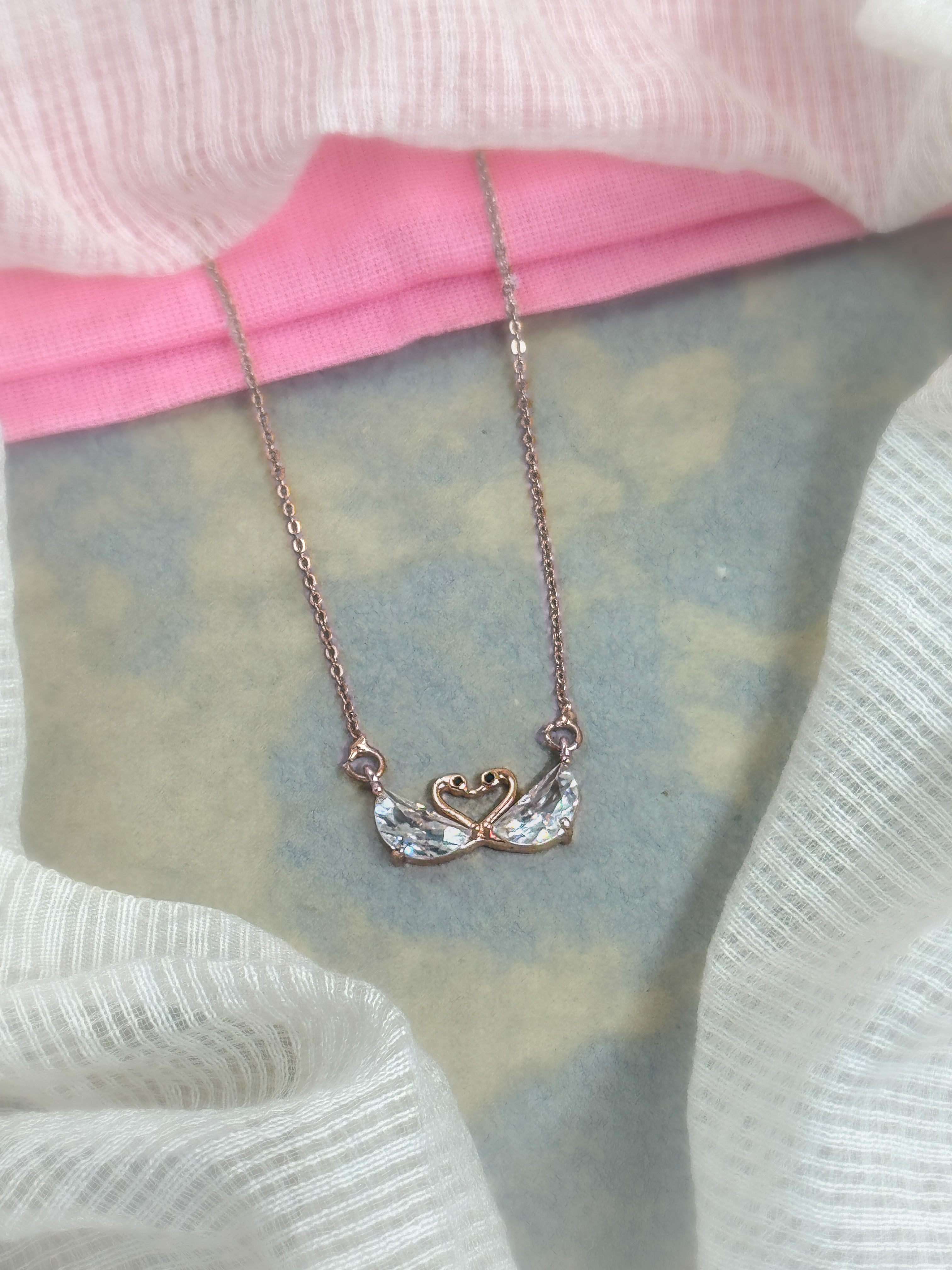 SWAN CHAIN PENDANT