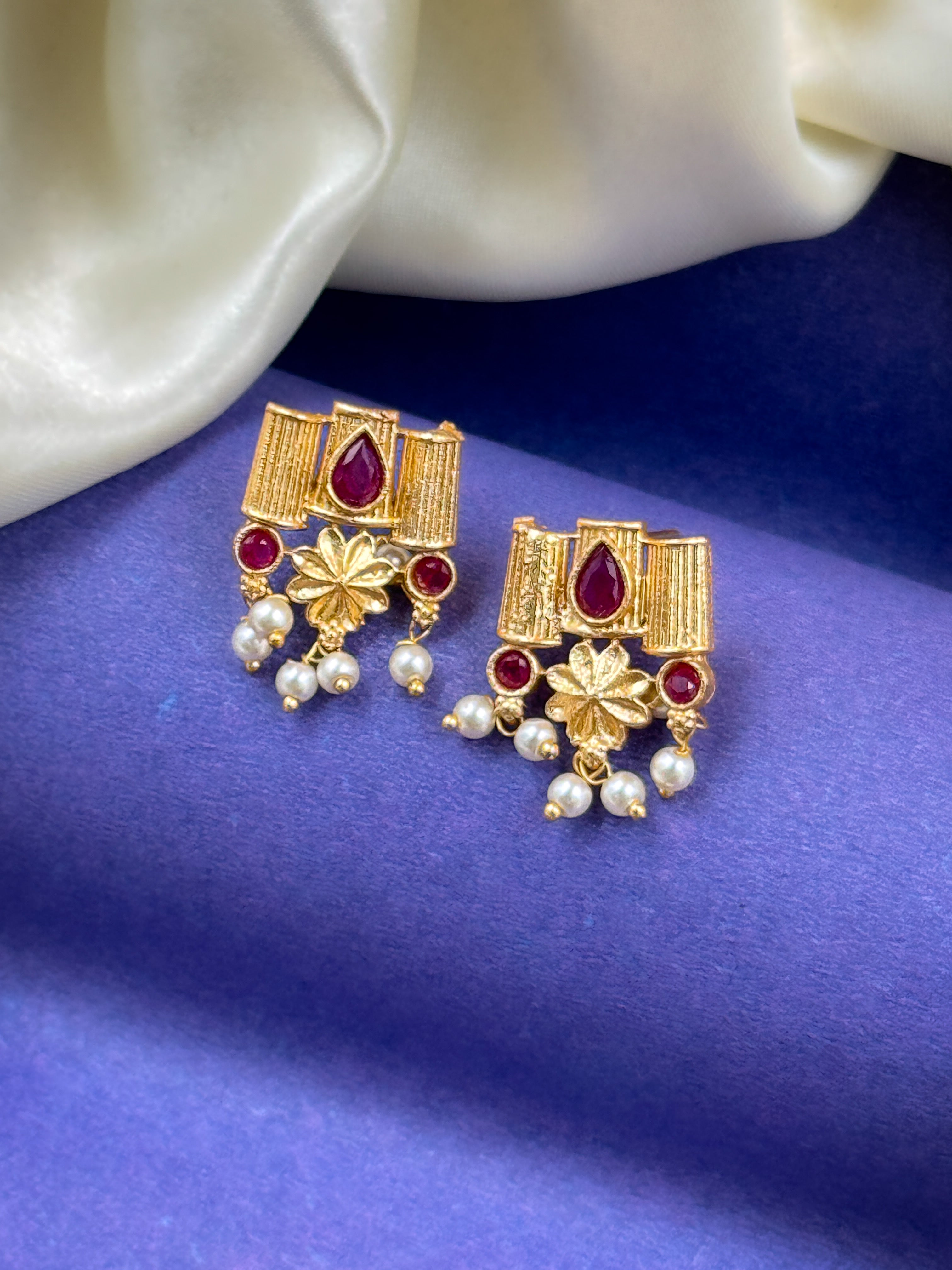 Dhriti Stone Necklace Set