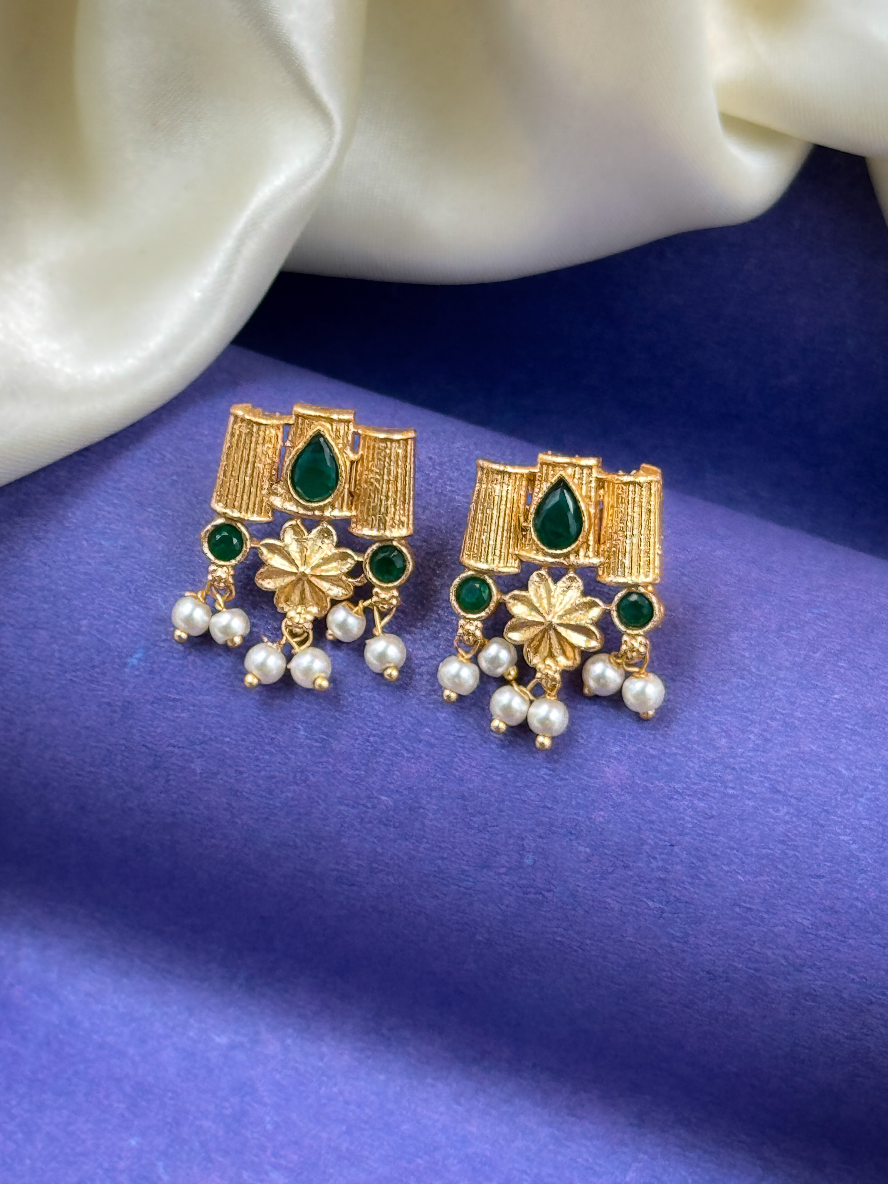 Dhriti Stone Necklace Set