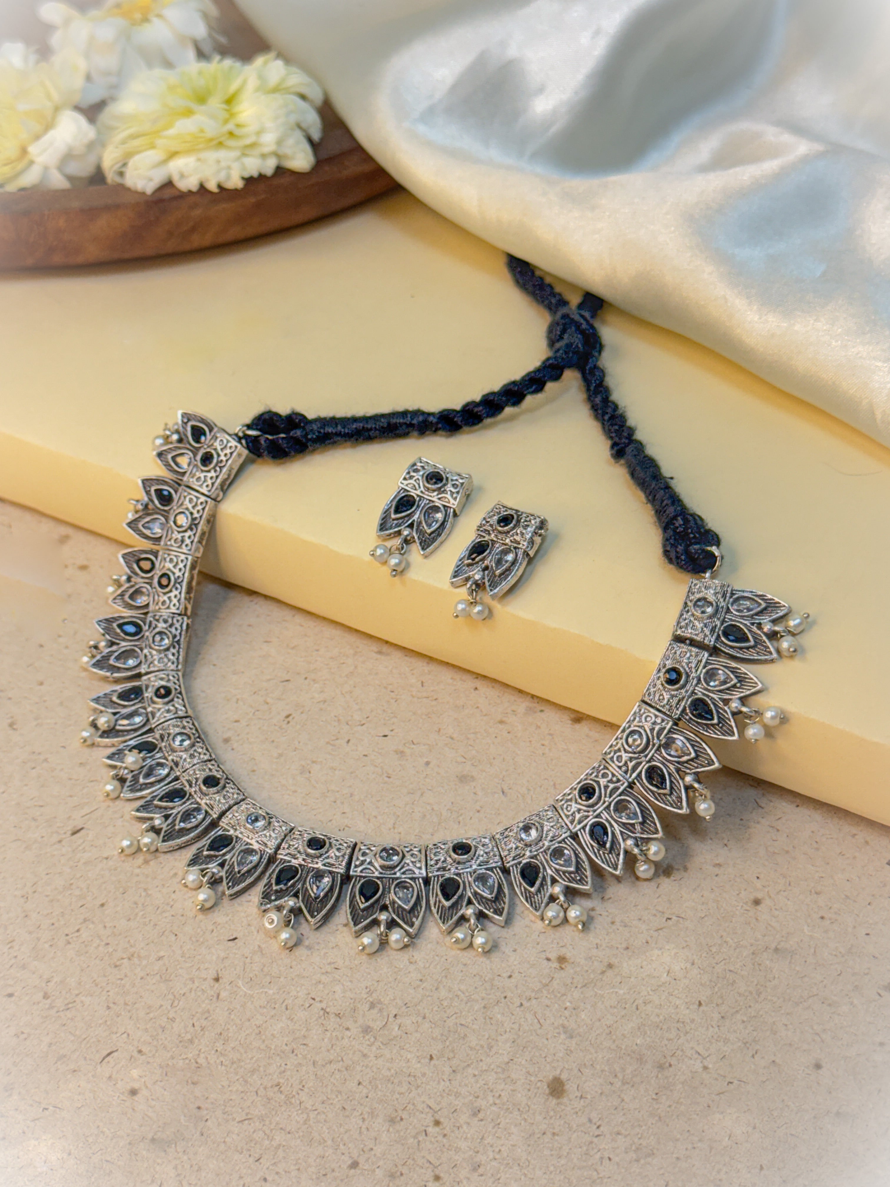 Aachal Stone Necklace Set