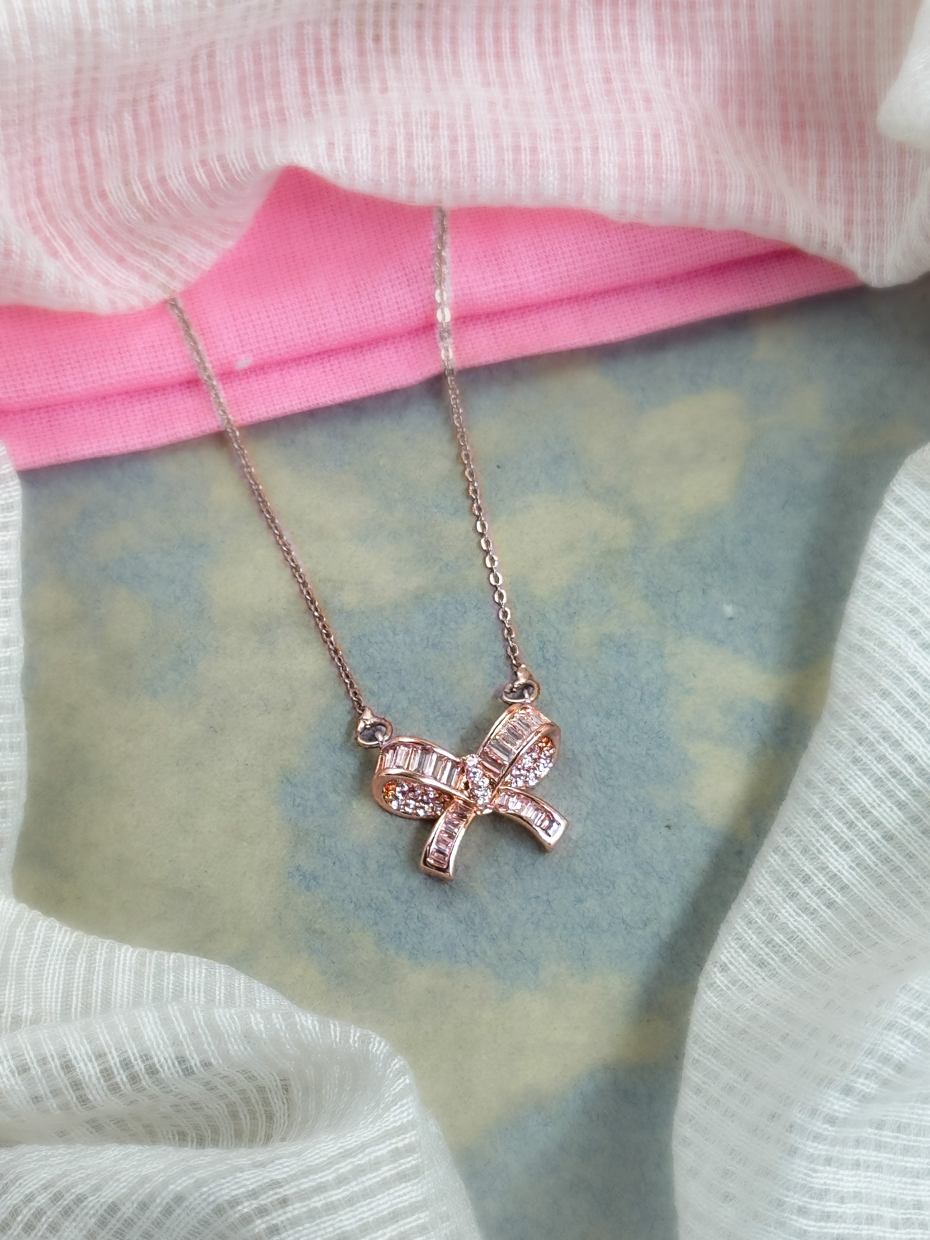 BOW CHAIN PENDANT