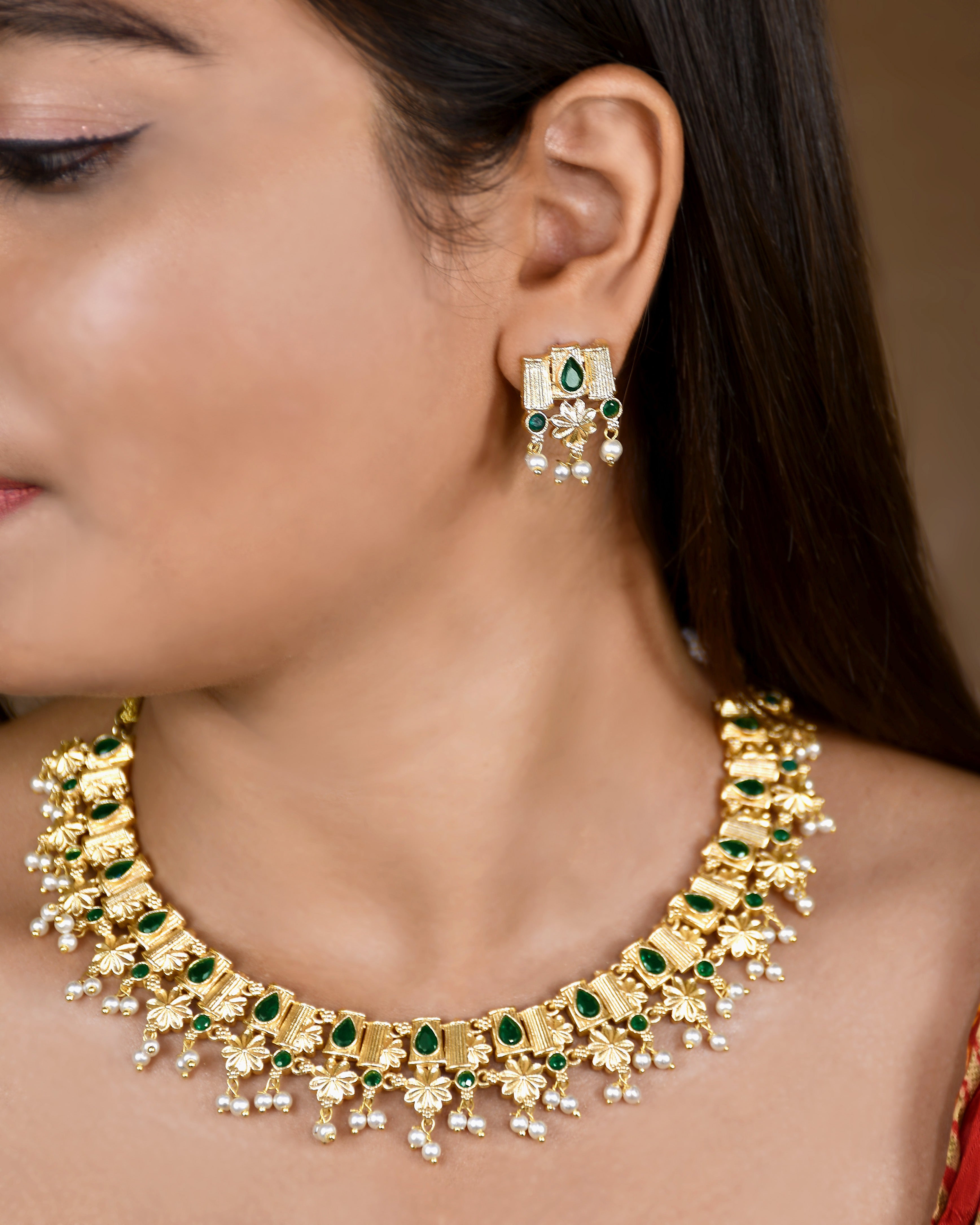 Dhriti Stone Necklace Set