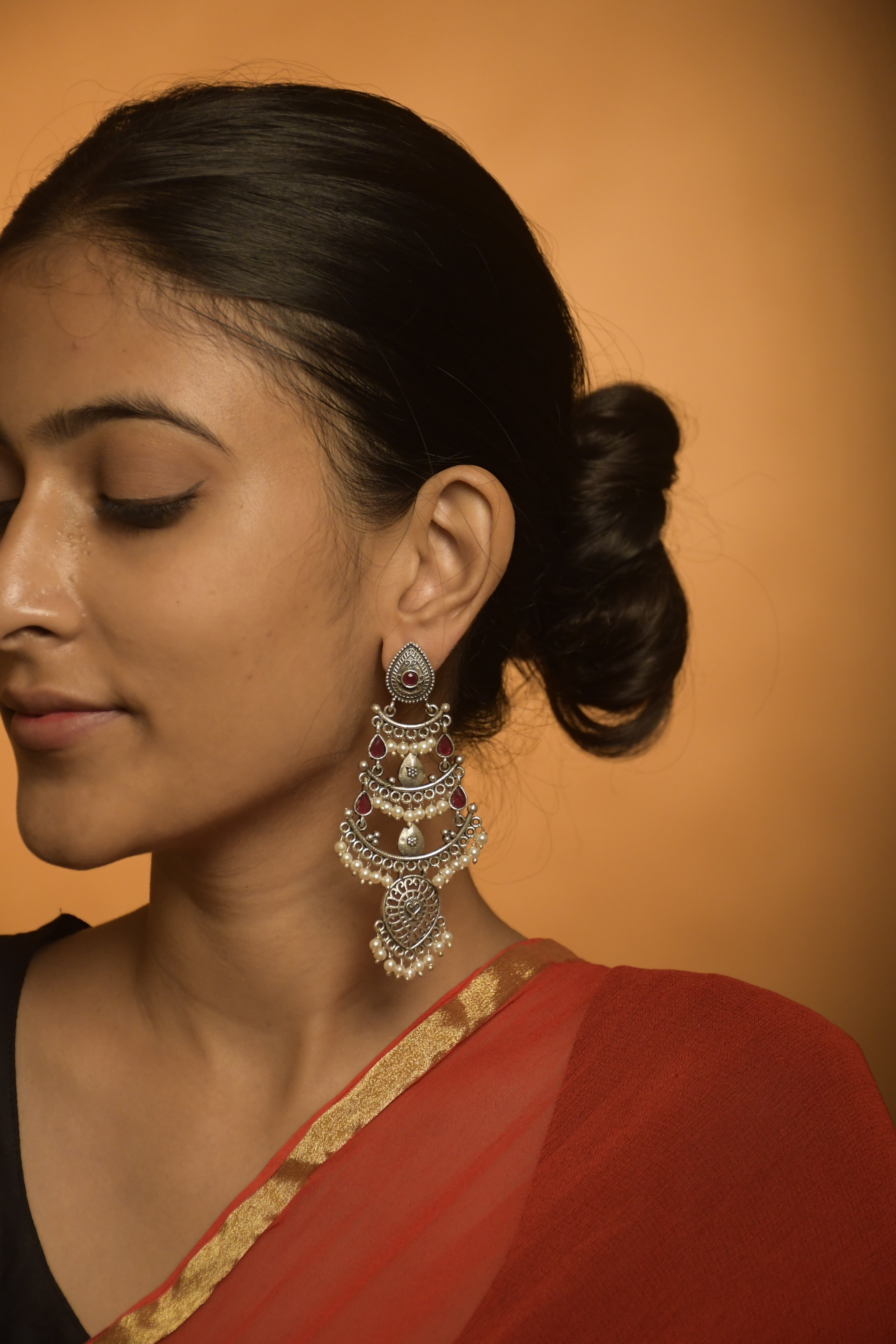 MALLIKA DANGLER EARRINGS