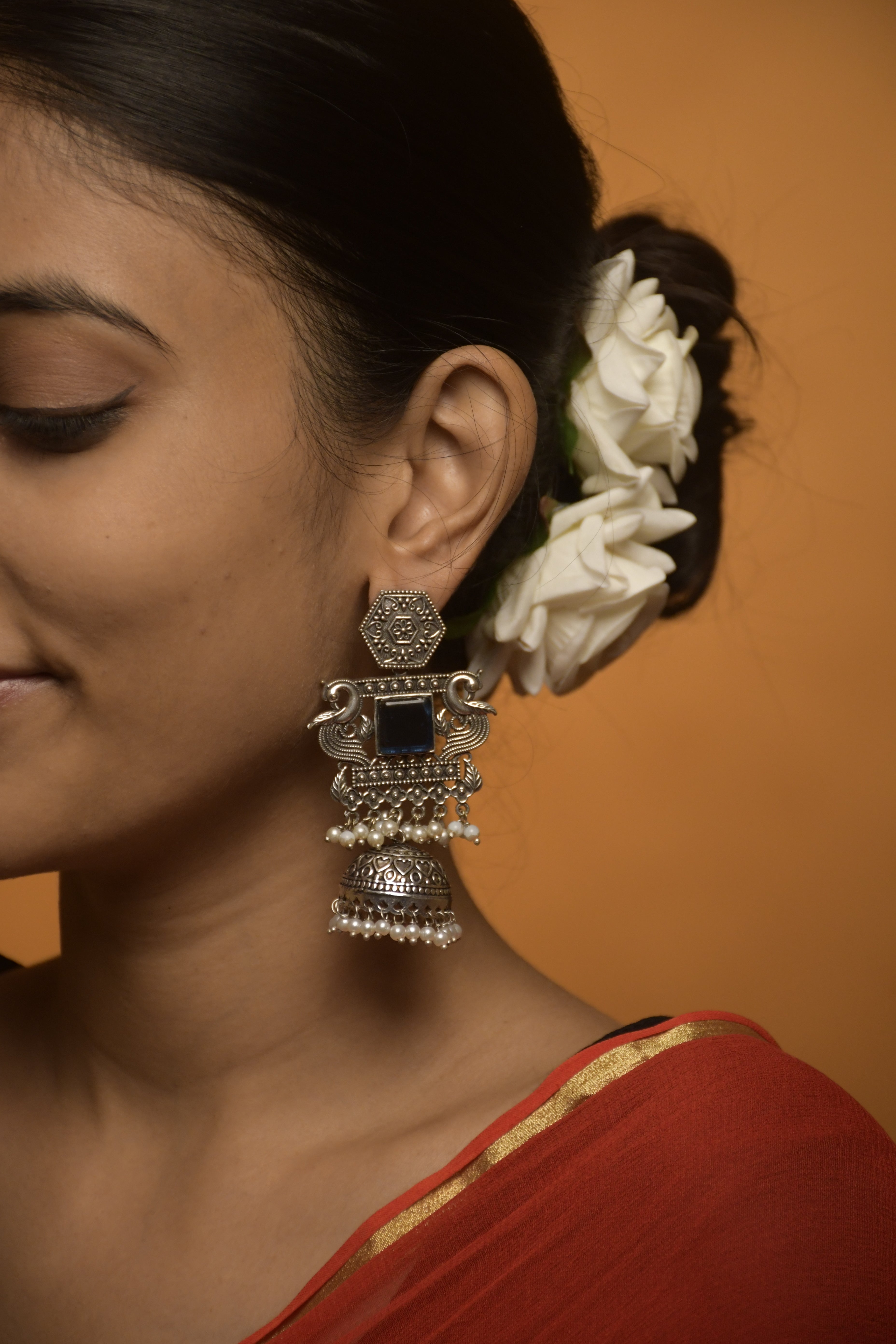 Aarzoo Stone Jhumka Earrings