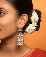Load image into Gallery viewer, Aashi Pearl Jhumka Earrings