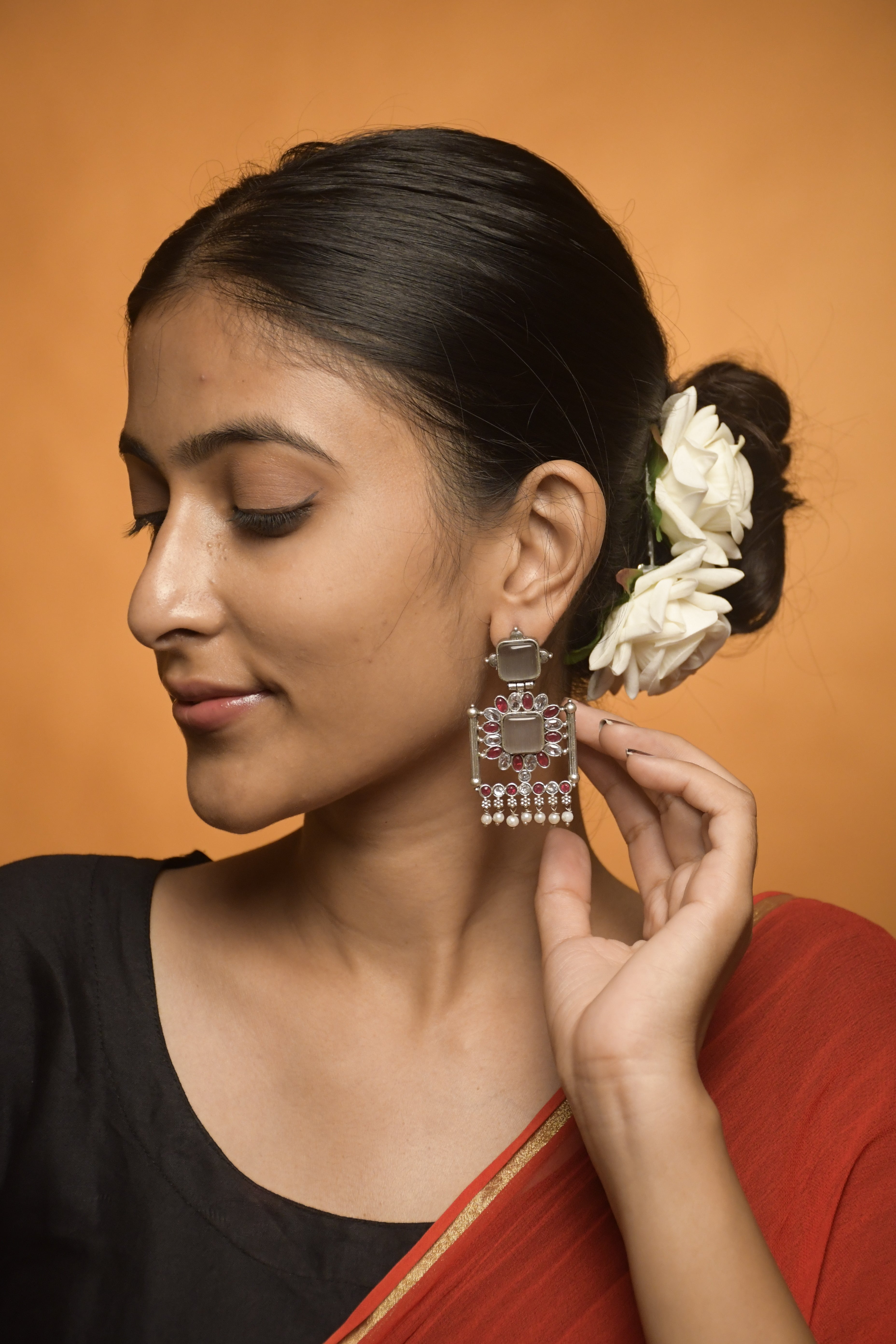 VISHVA DANGLER EARRINGS