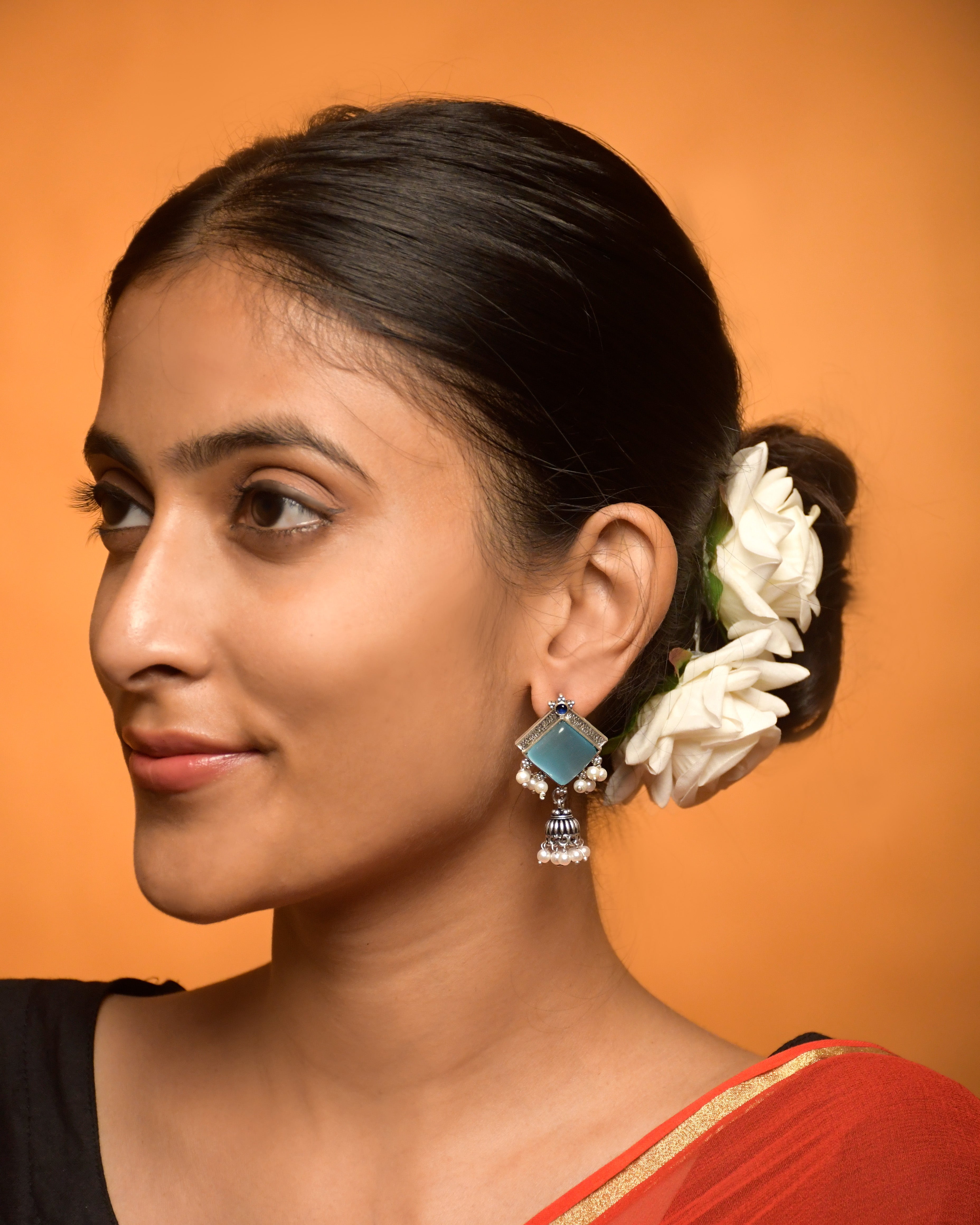Aashavi Stone Earrings