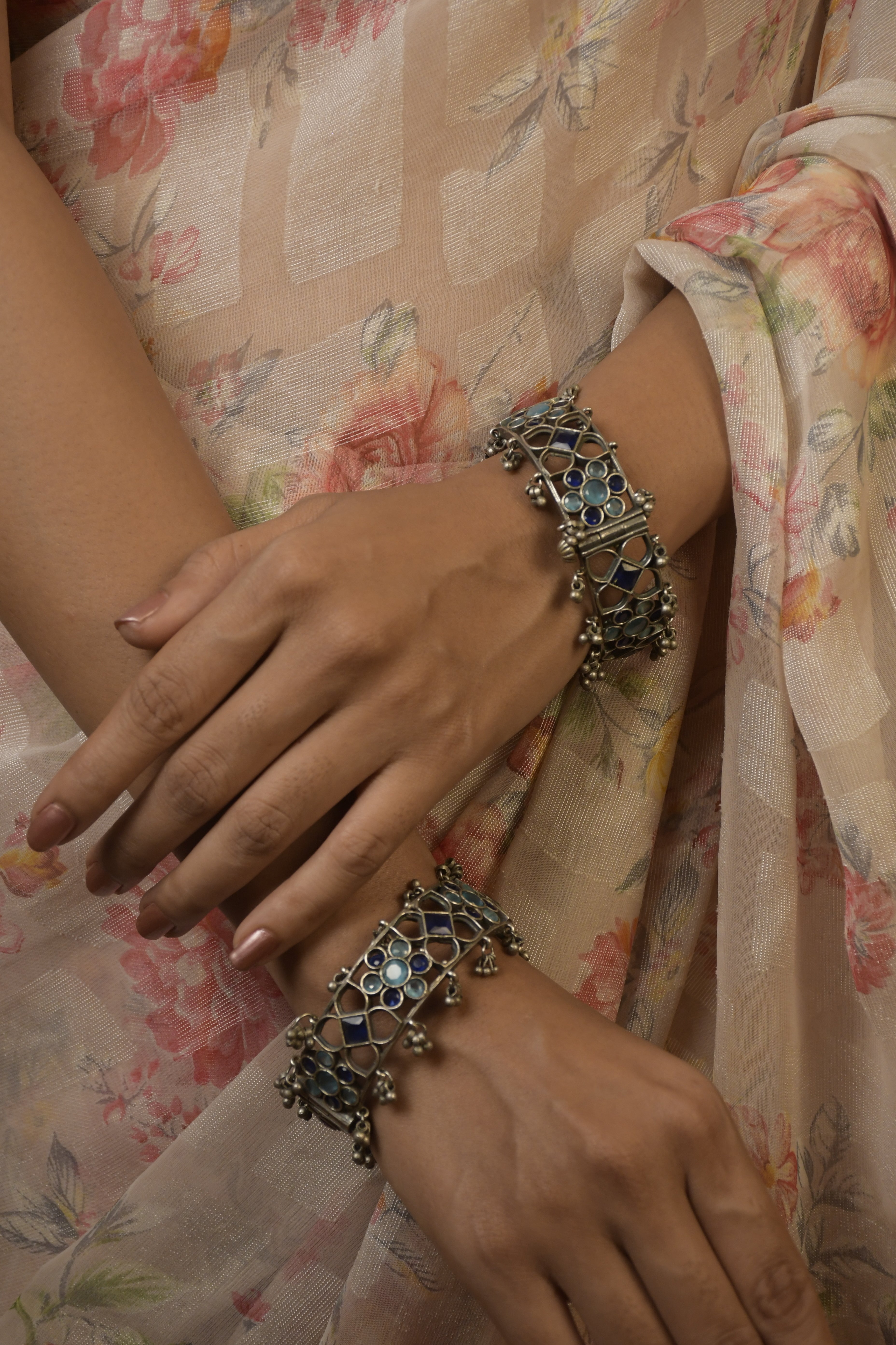 VISHVA SILVER LOOKALIKE STONE BANGLE