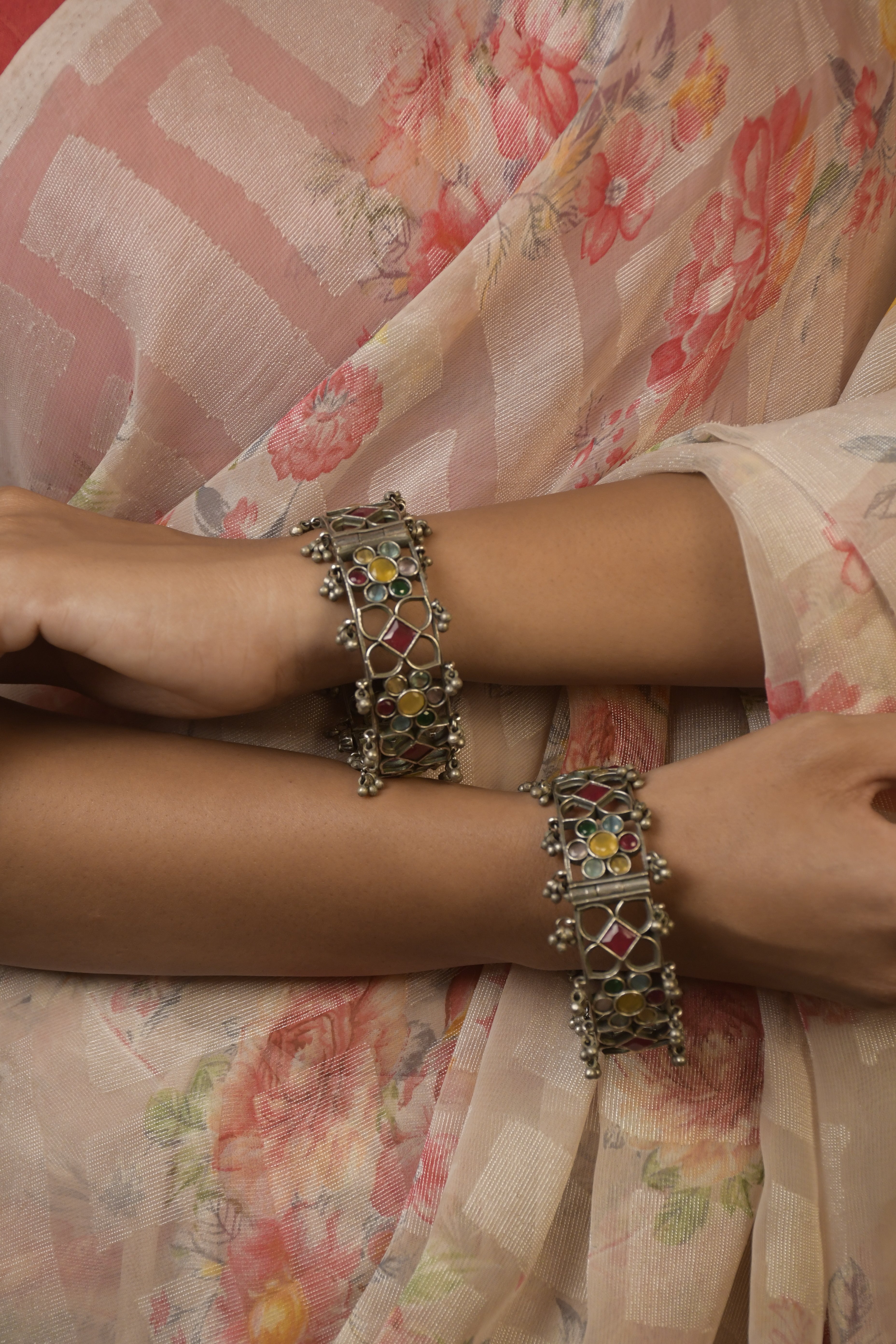 VISHVA SILVER LOOKALIKE STONE BANGLE