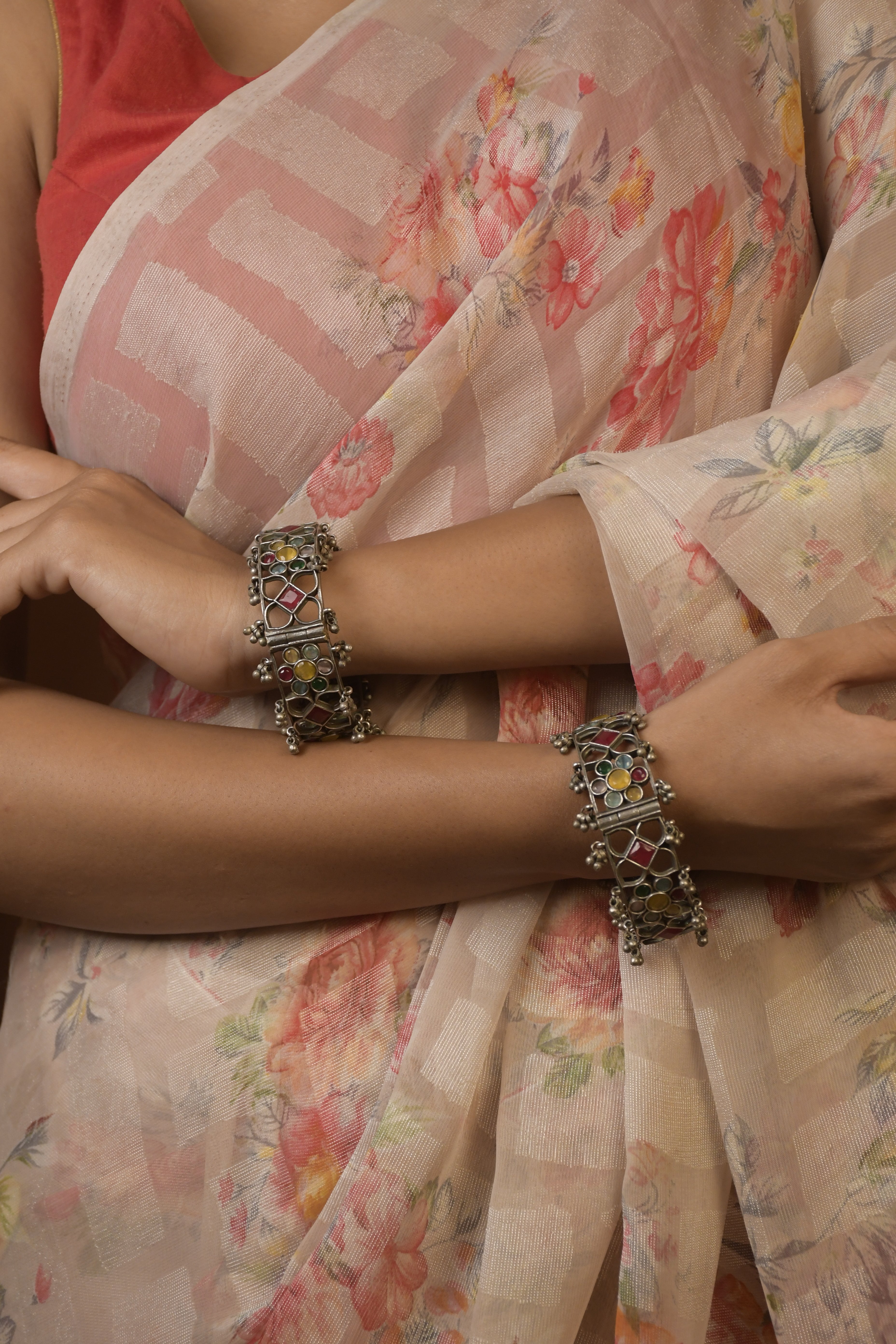 VISHVA SILVER LOOKALIKE STONE BANGLE