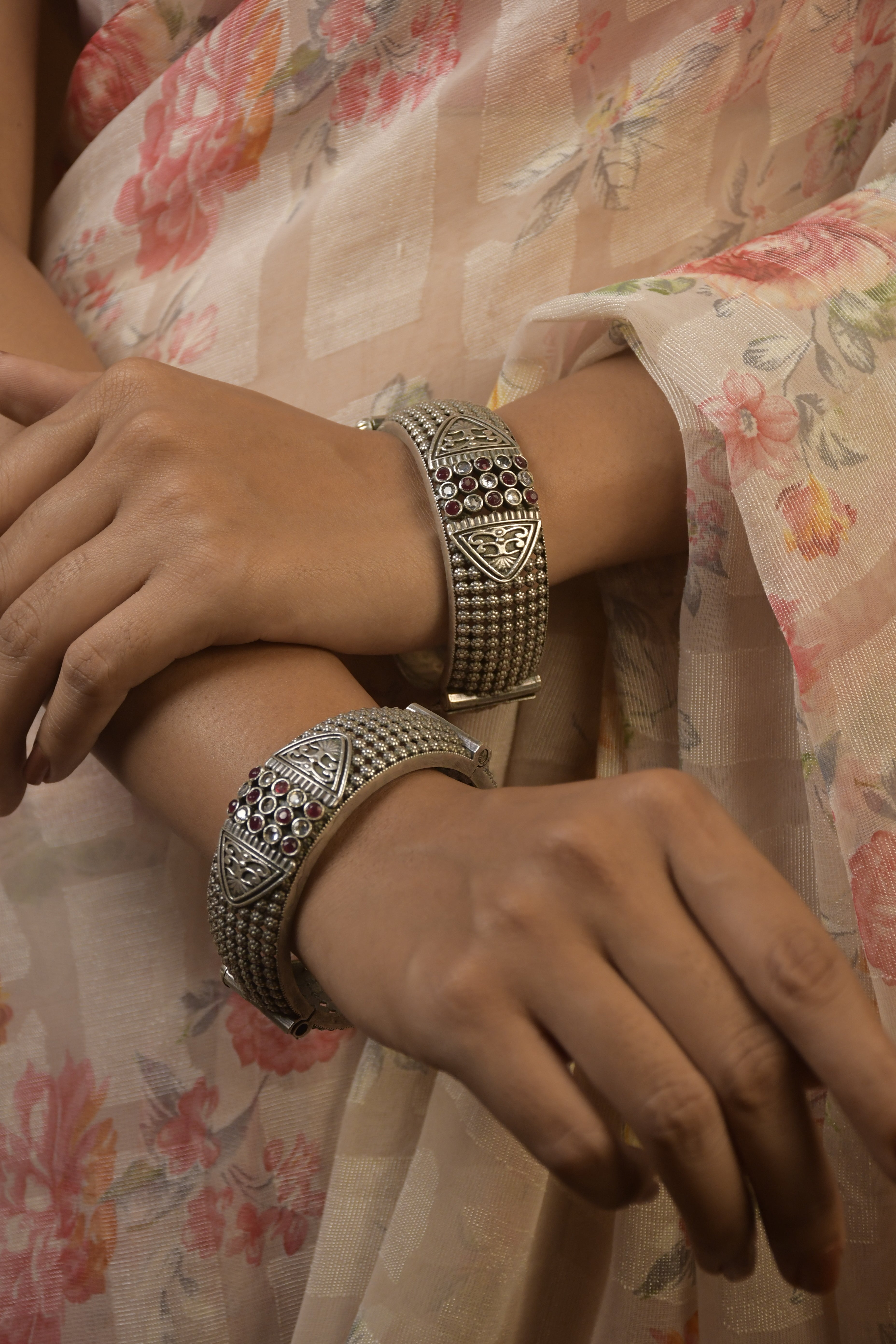 KRISHA SILVER LOOKALIKE STONE BANGLE