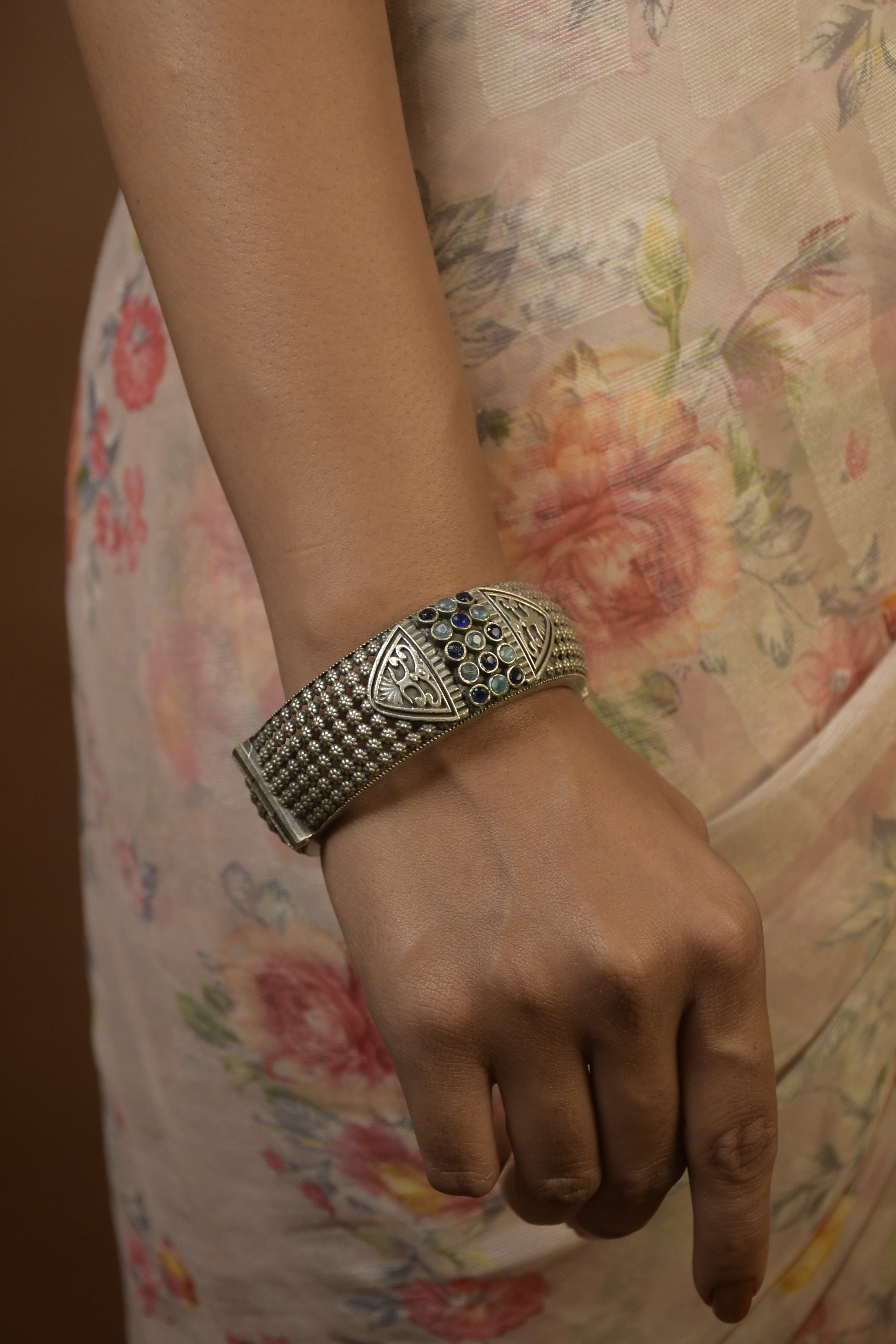 KRISHA SILVER LOOKALIKE STONE BANGLE