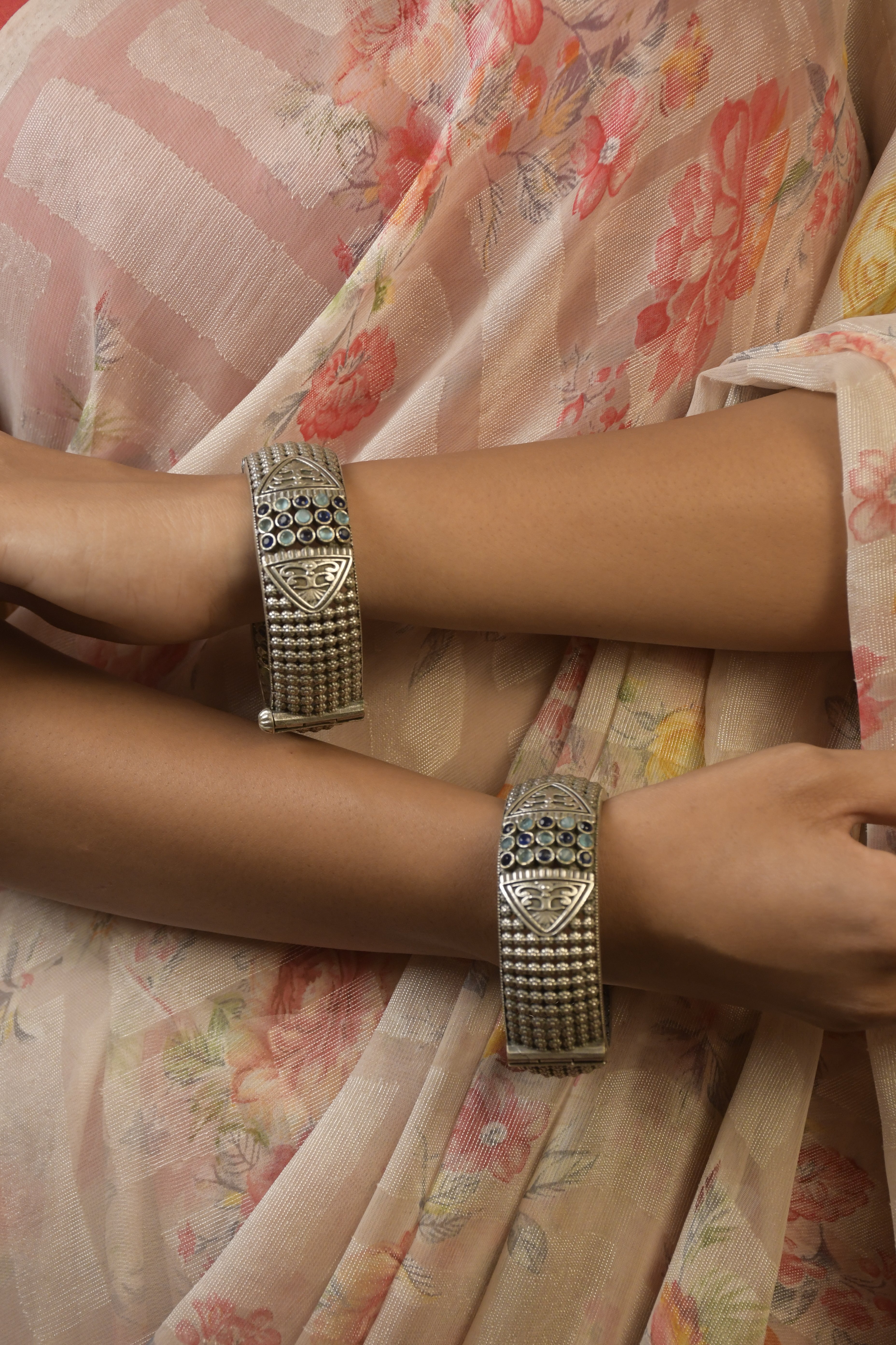 KRISHA SILVER LOOKALIKE STONE BANGLE