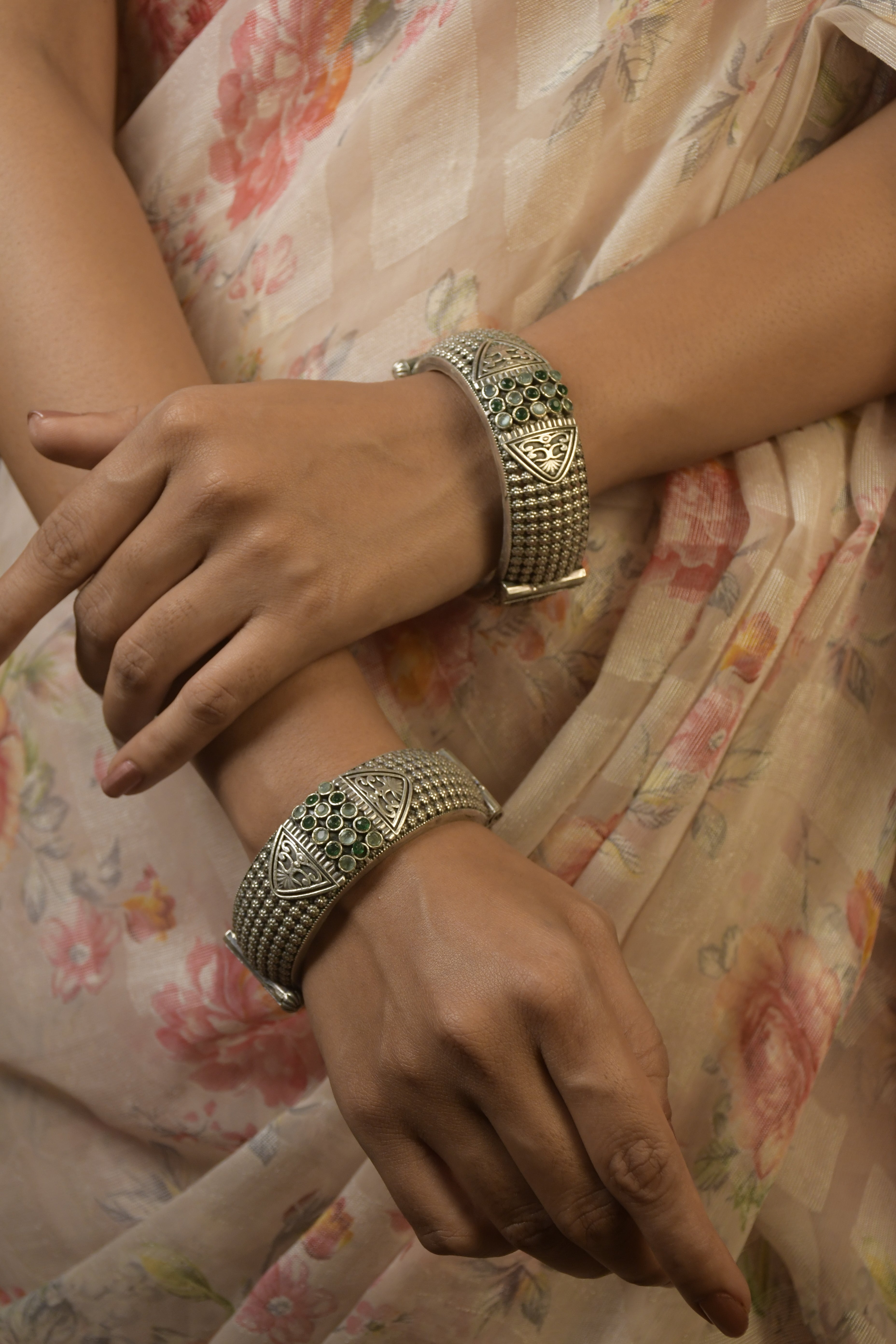 KRISHA SILVER LOOKALIKE STONE BANGLE