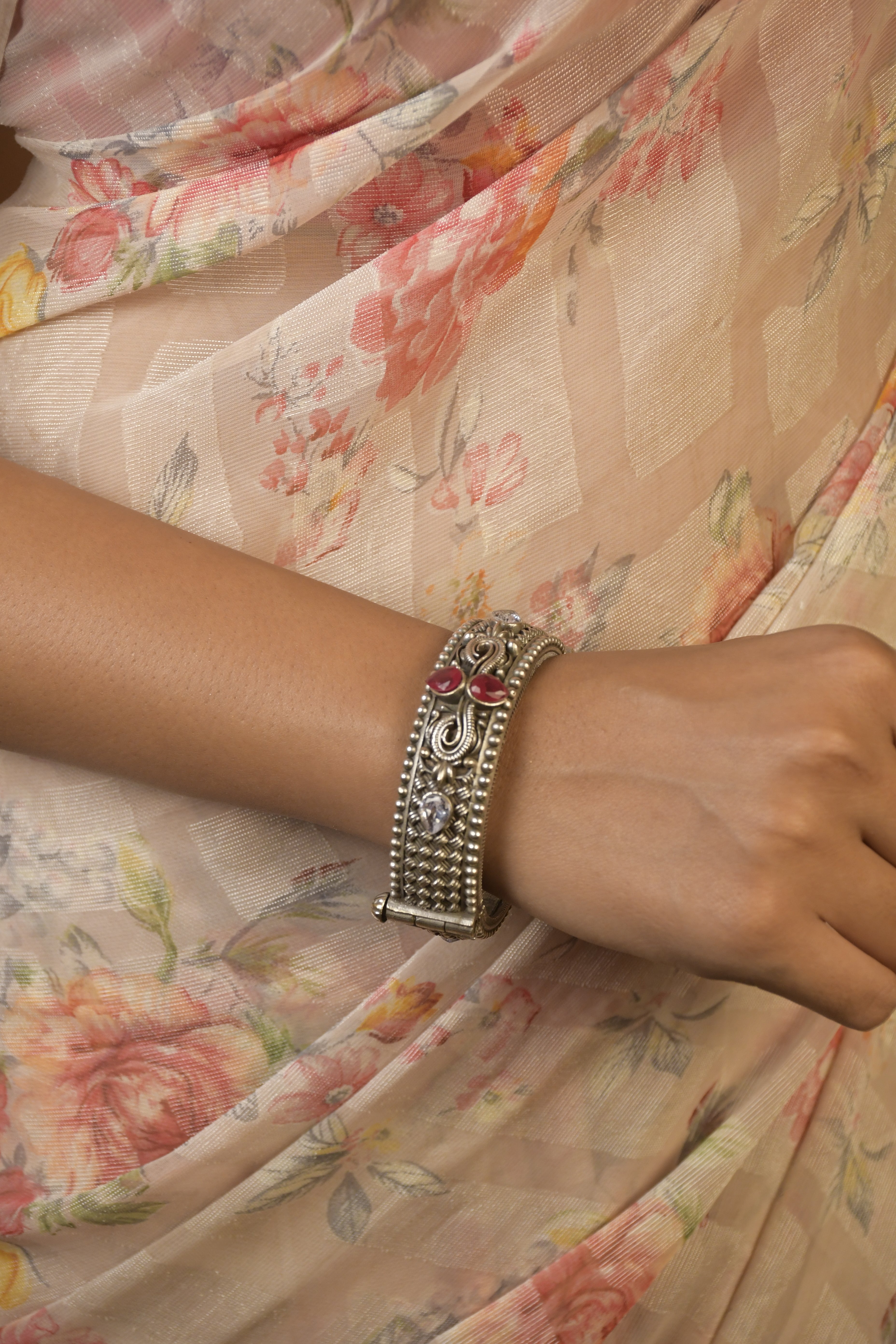 Yamika Silver Lookalike Stone Bangles