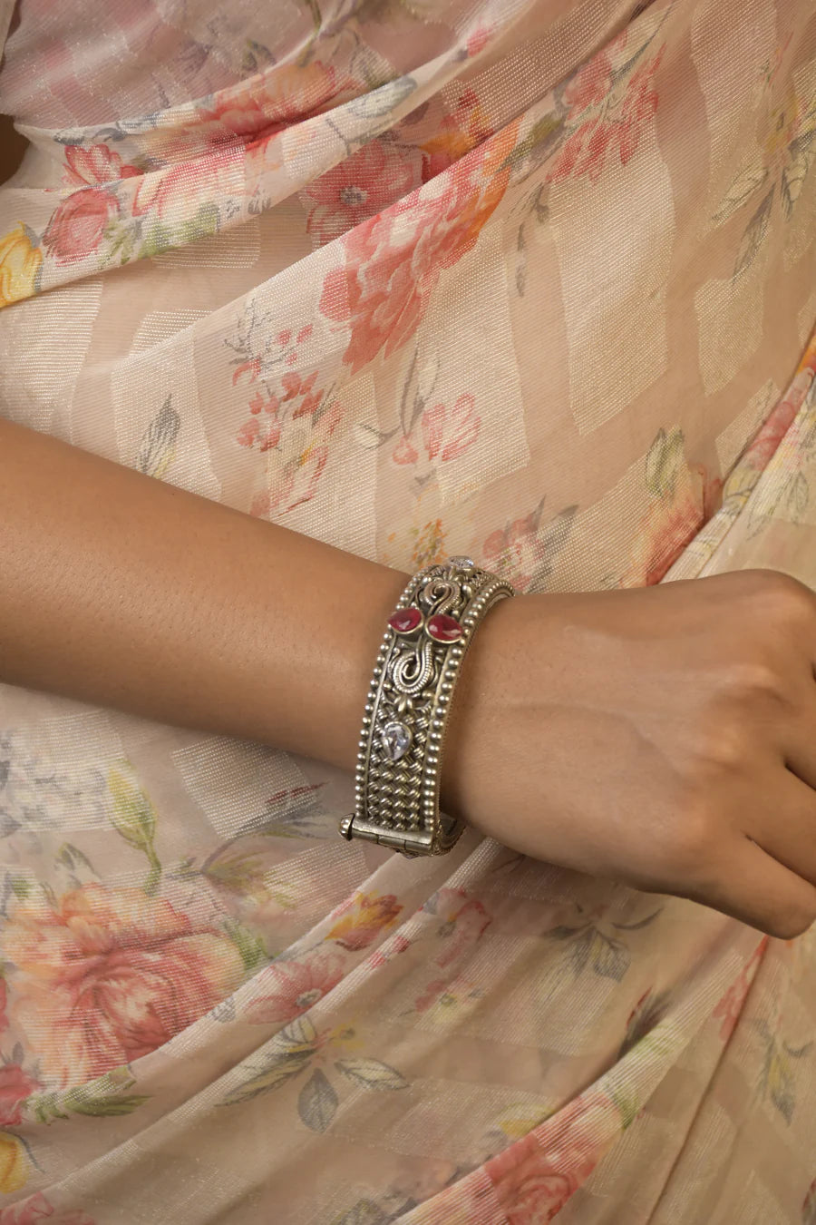 Anvi Silver Lookalike Stone Bangles Stack