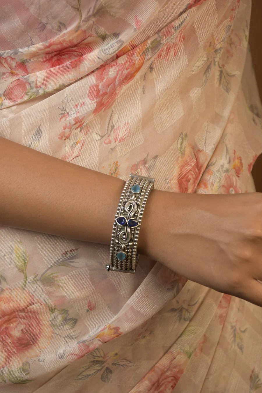 Anvi Silver Lookalike Stone Bangles Stack