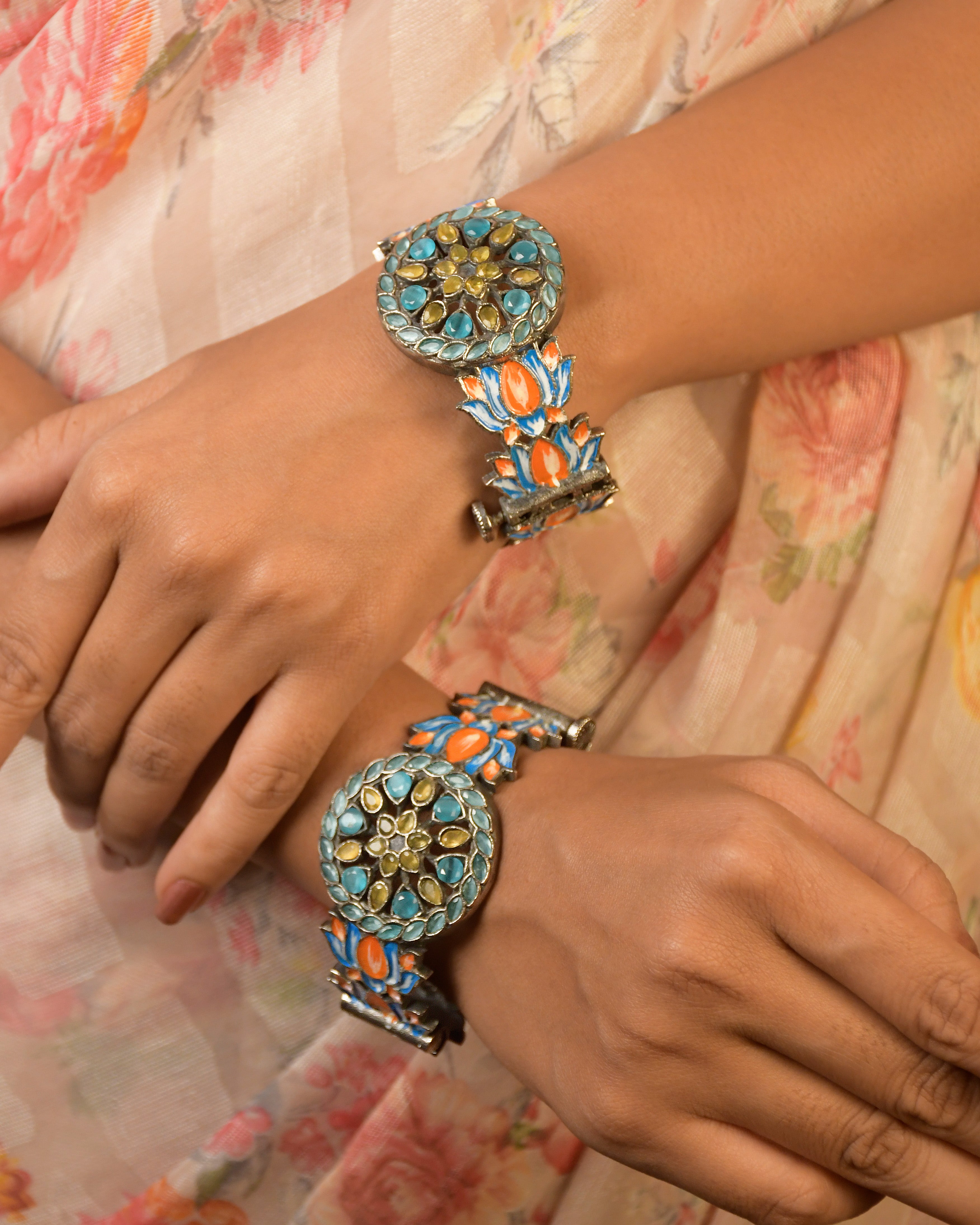 Noor Pair of Stone Bangles