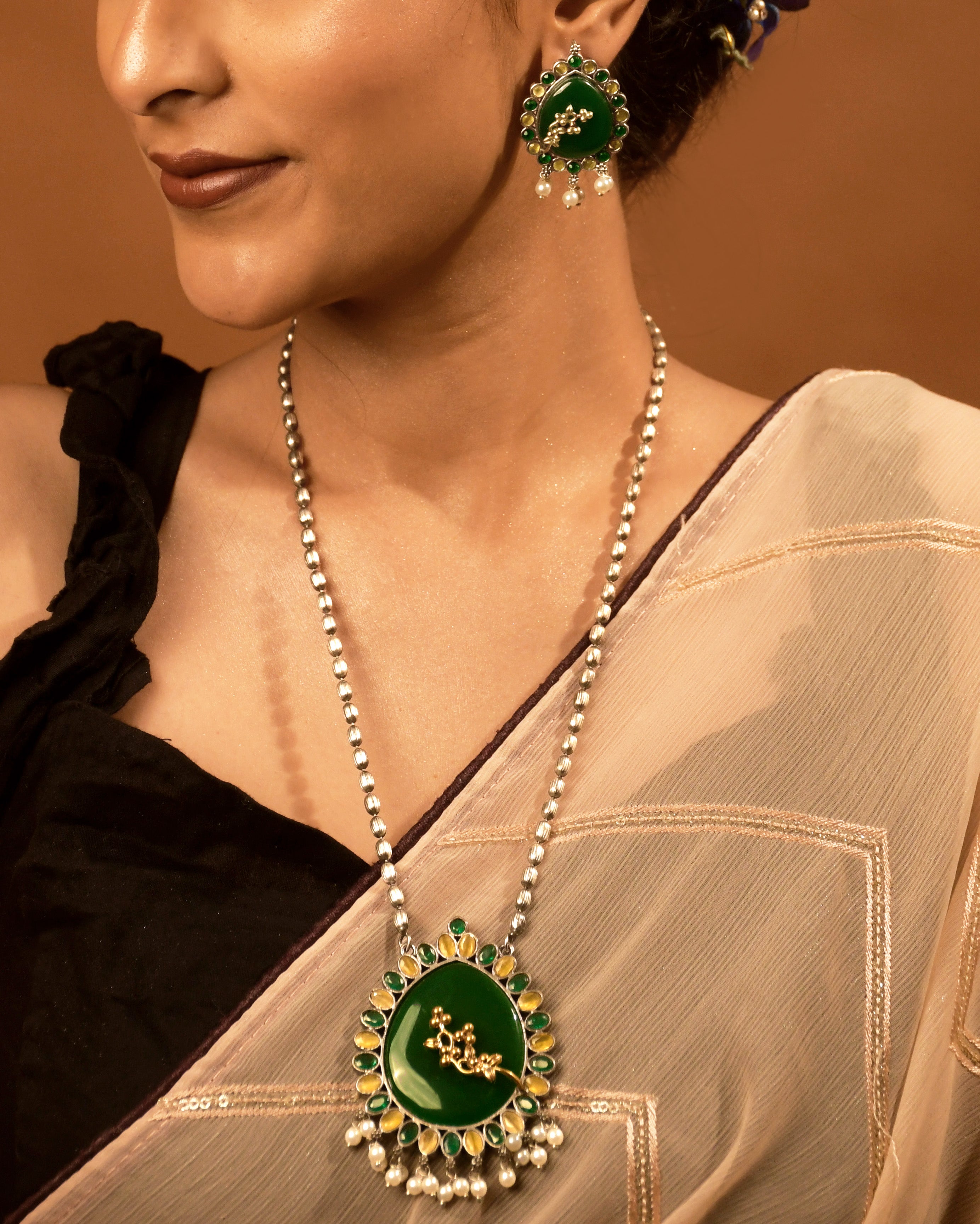 JISHA STONE NECKLACE SET