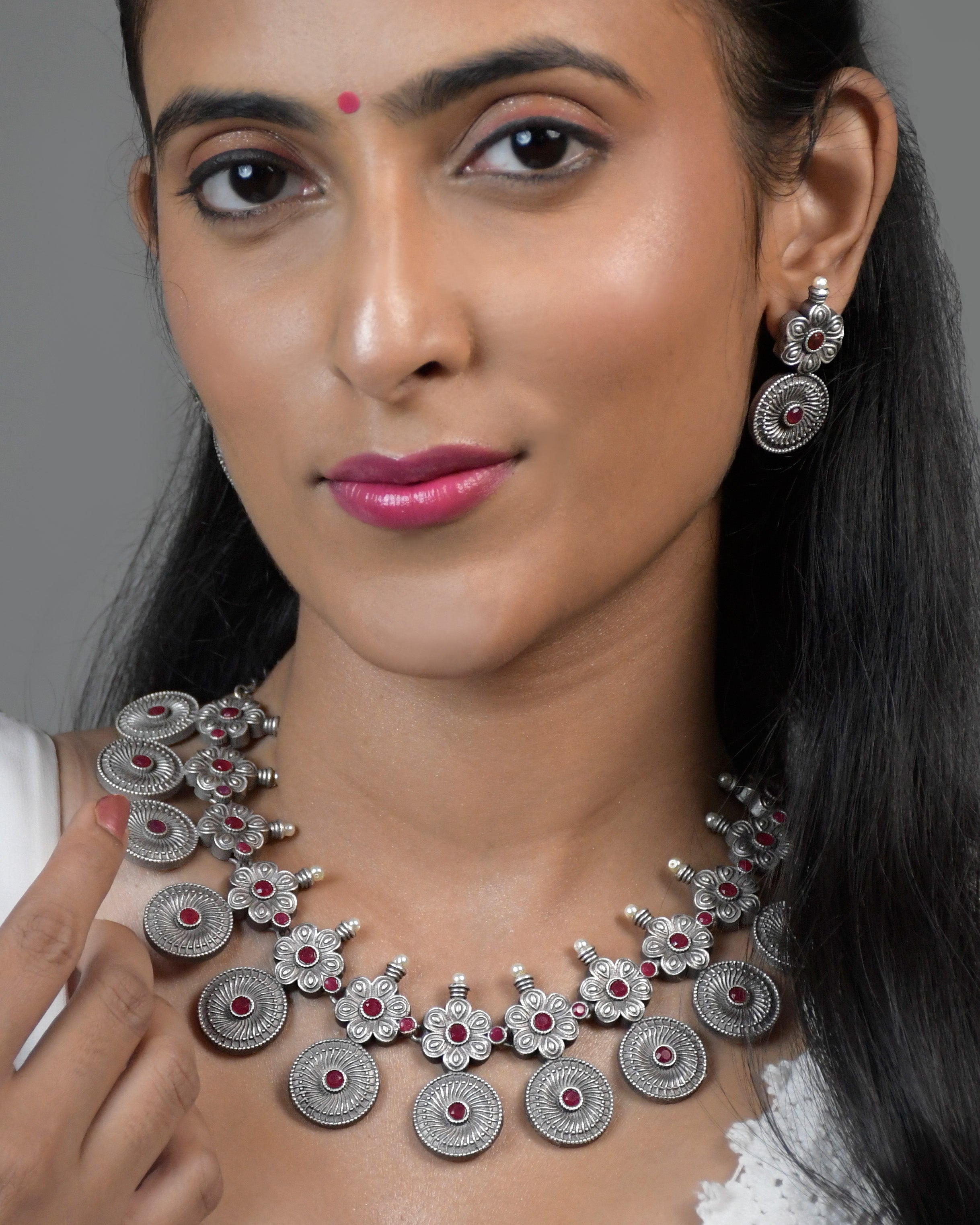 Nitya Silver Lookalike Stone Necklace Set