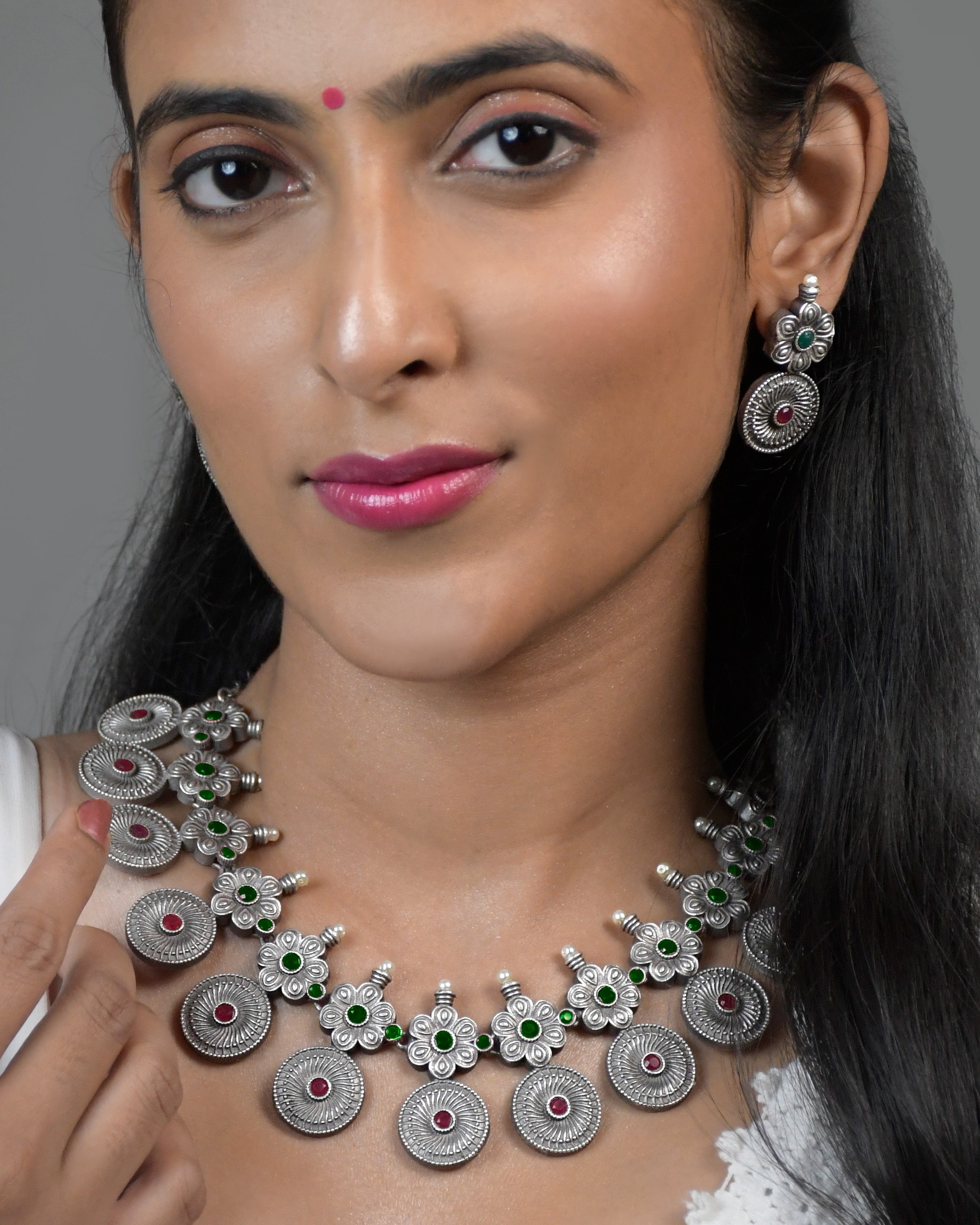 Nitya Silver Lookalike Stone Necklace Set