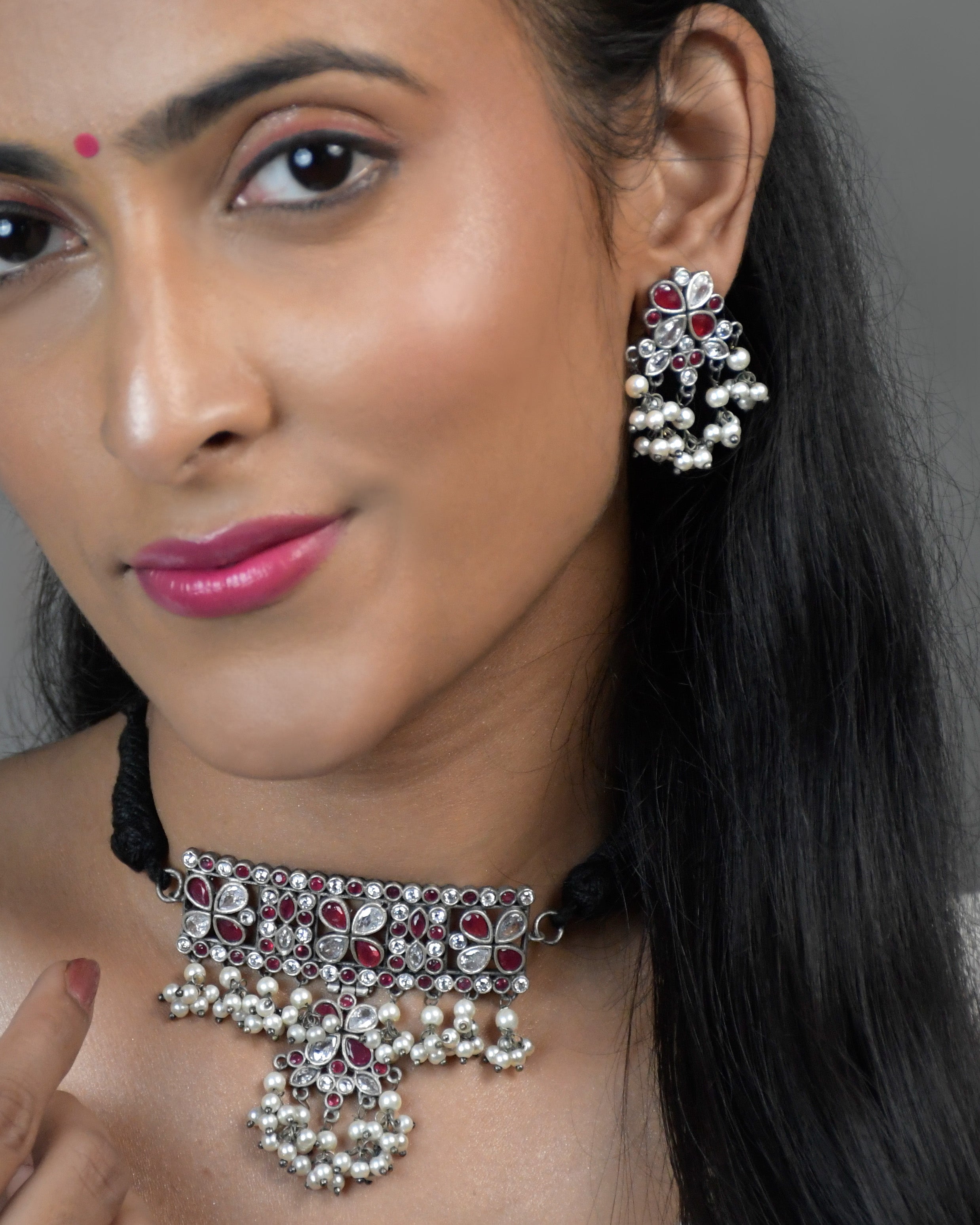 Ruhani Silver Lookalike Stone Necklace Set