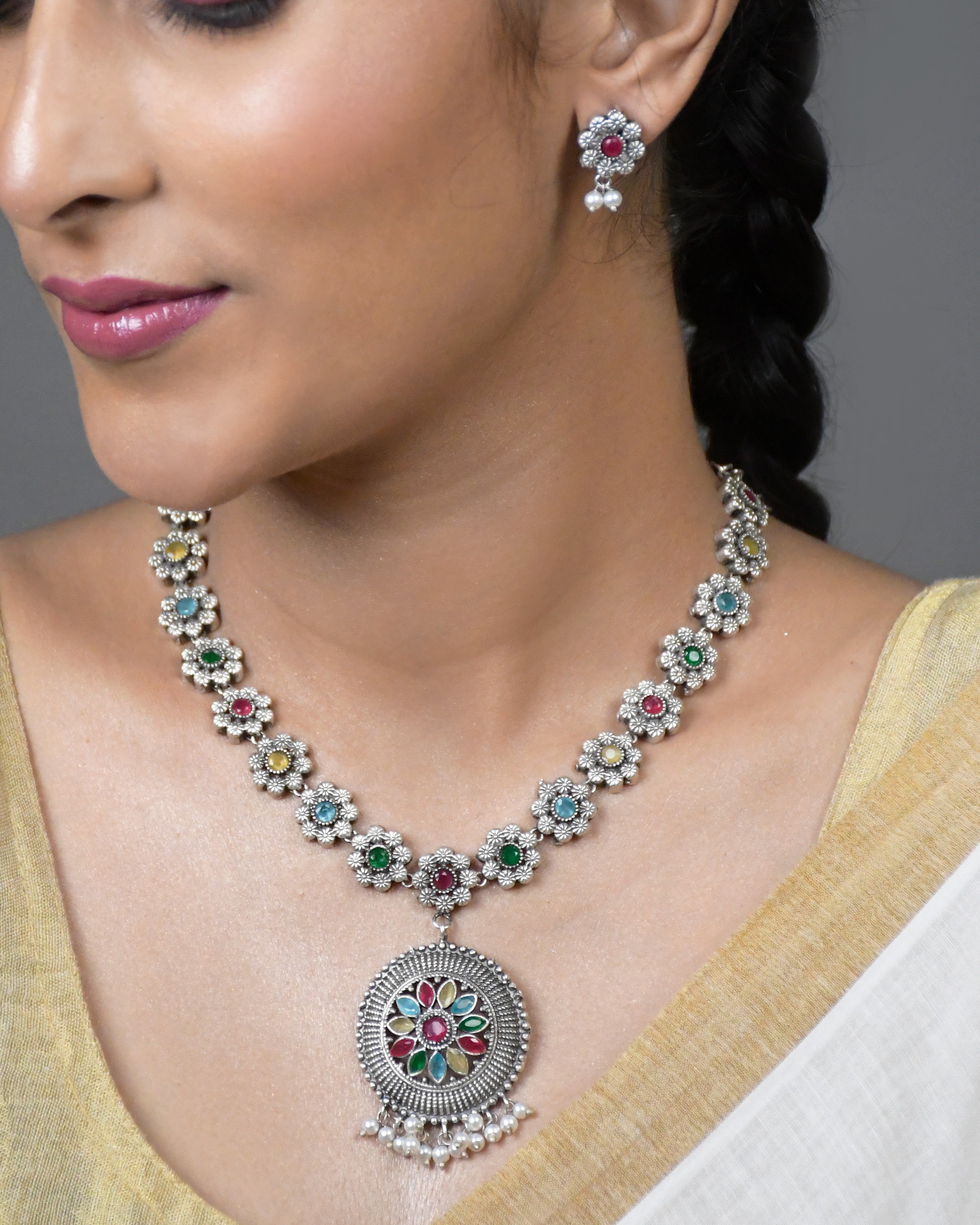 Inaaya Stone Necklace Set