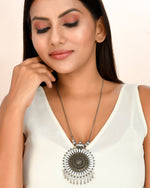 Load image into Gallery viewer, OXIDISED DUAL TONE CHAIN PENDANT