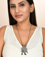 Load image into Gallery viewer, OXIDISED DUAL TONE CHAIN PENDANT