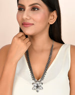 Load image into Gallery viewer, OXIDISED SPRING CHAIN PENDANT NECKLACE