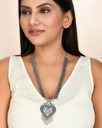 Load image into Gallery viewer, OXIDISED SPRING CHAIN PENDANT NECKLACE