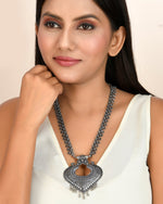 Load image into Gallery viewer, OXIDISED SPRING CHAIN PENDANT NECKLACE