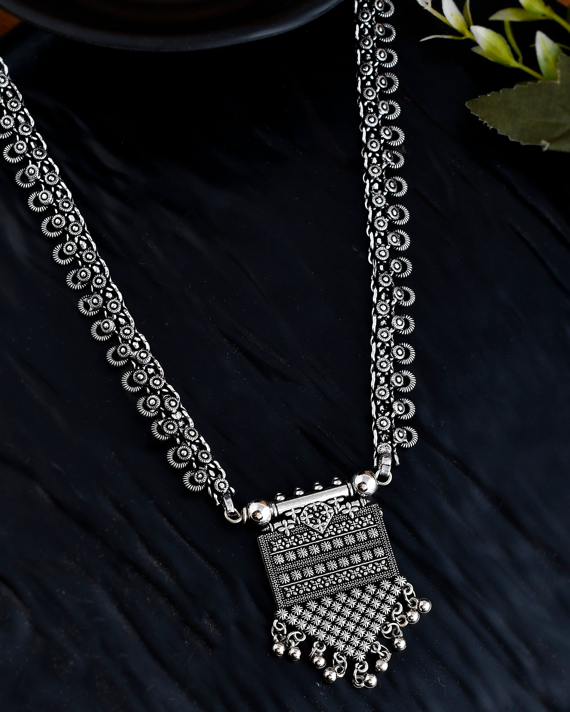 OXIDISED SPRING CHAIN PENDANT NECKLACE 01