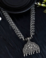 Load image into Gallery viewer, OXIDISED SPRING CHAIN PENDANT NECKLACE