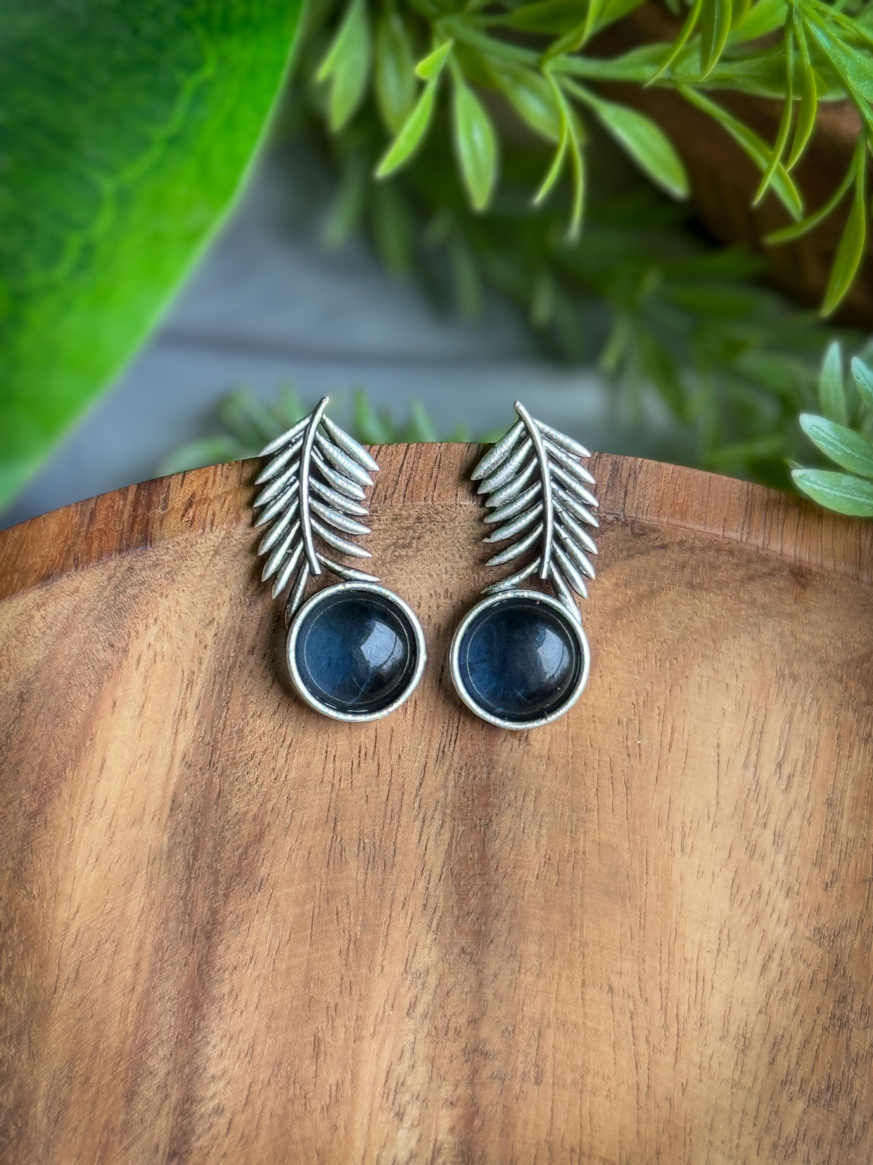 VISHAKHA OXIDISED STONE STUD EARRINGS