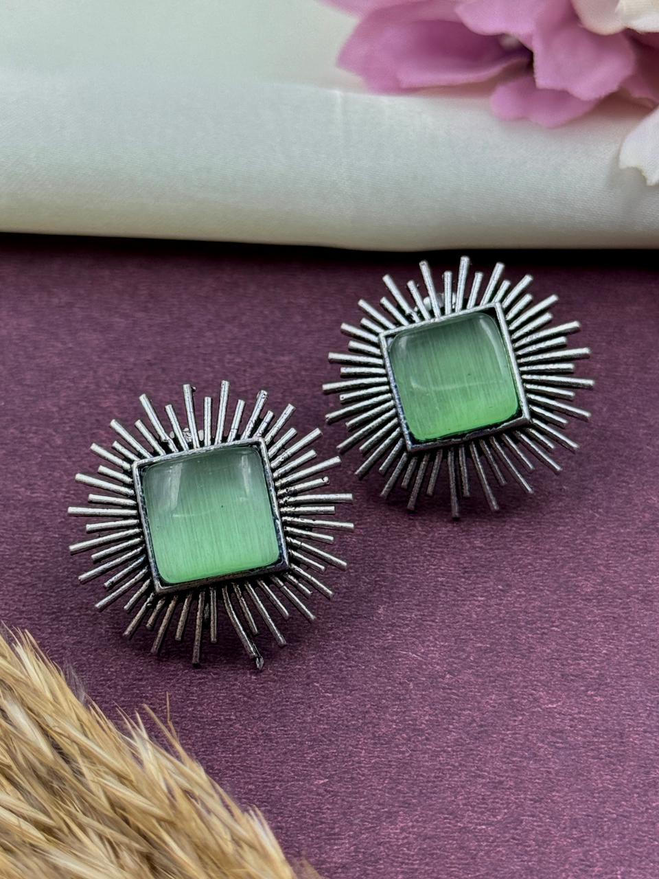 MEENAKSHI STONE STUD EARRINGS