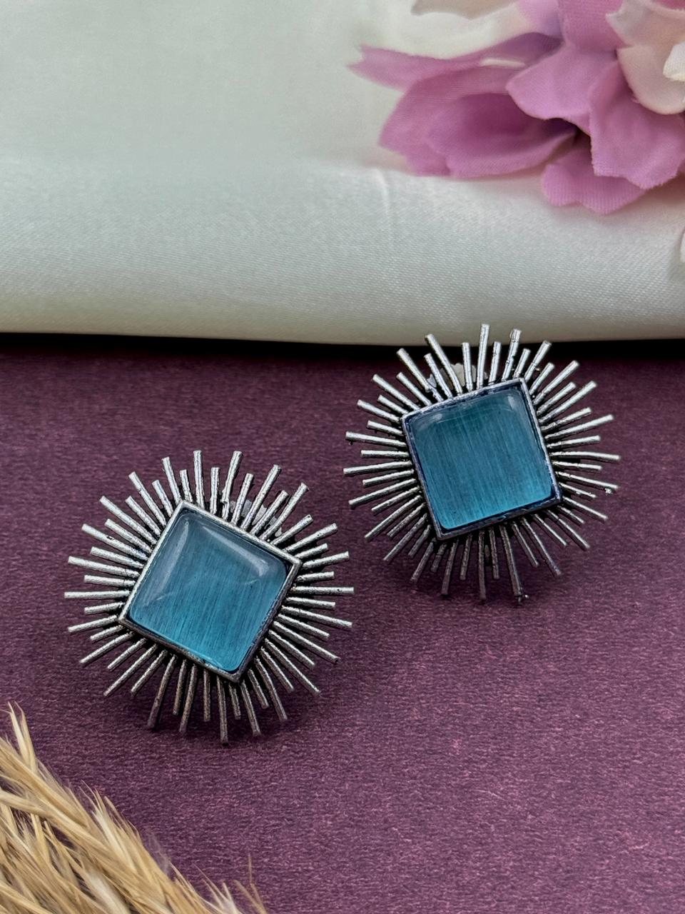 MEENAKSHI STONE STUD EARRINGS