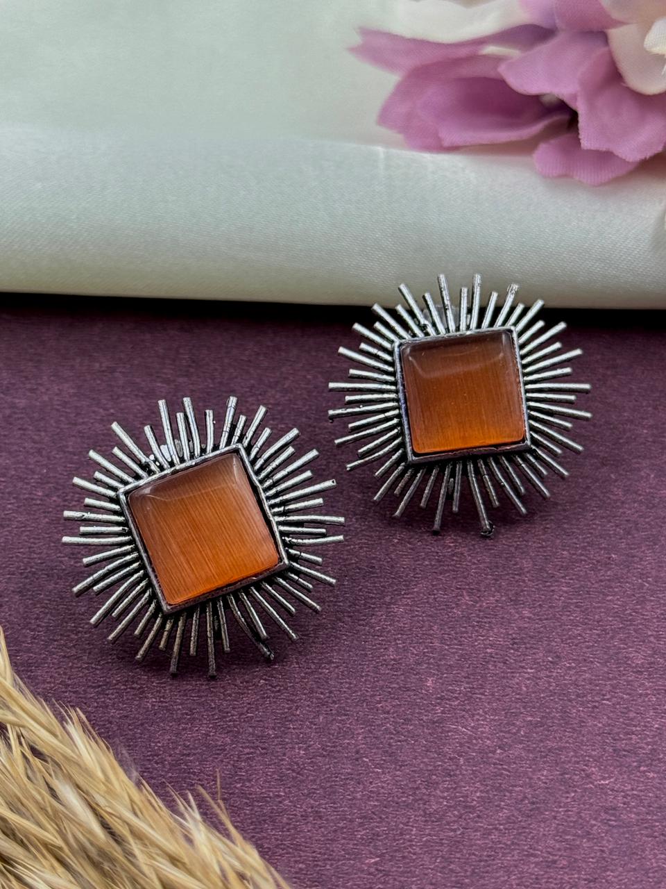 MEENAKSHI STONE STUD EARRINGS