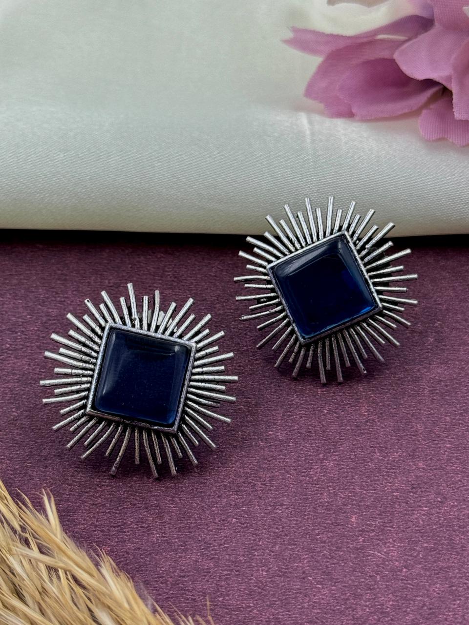 MEENAKSHI STONE STUD EARRINGS