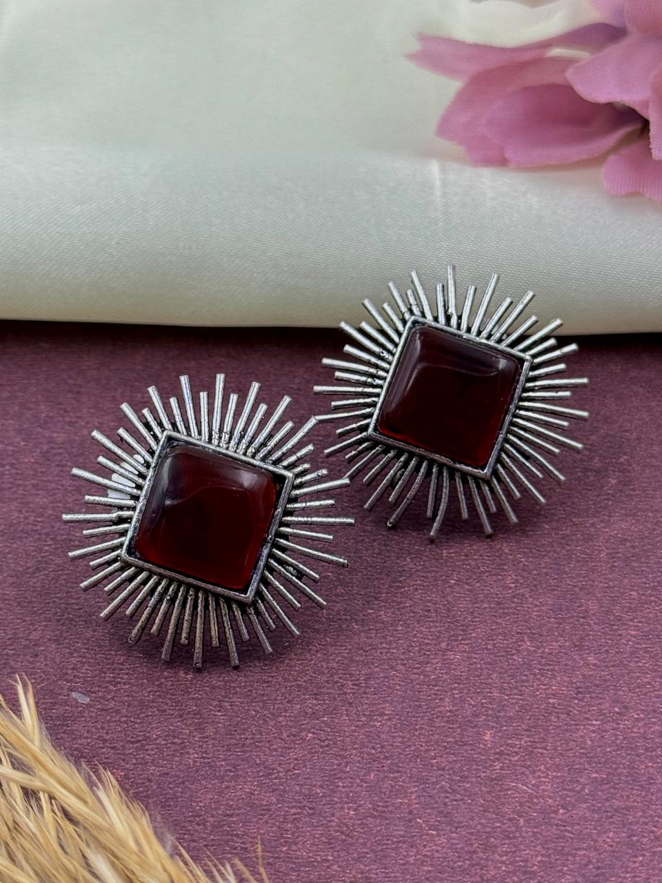 MEENAKSHI STONE STUD EARRINGS