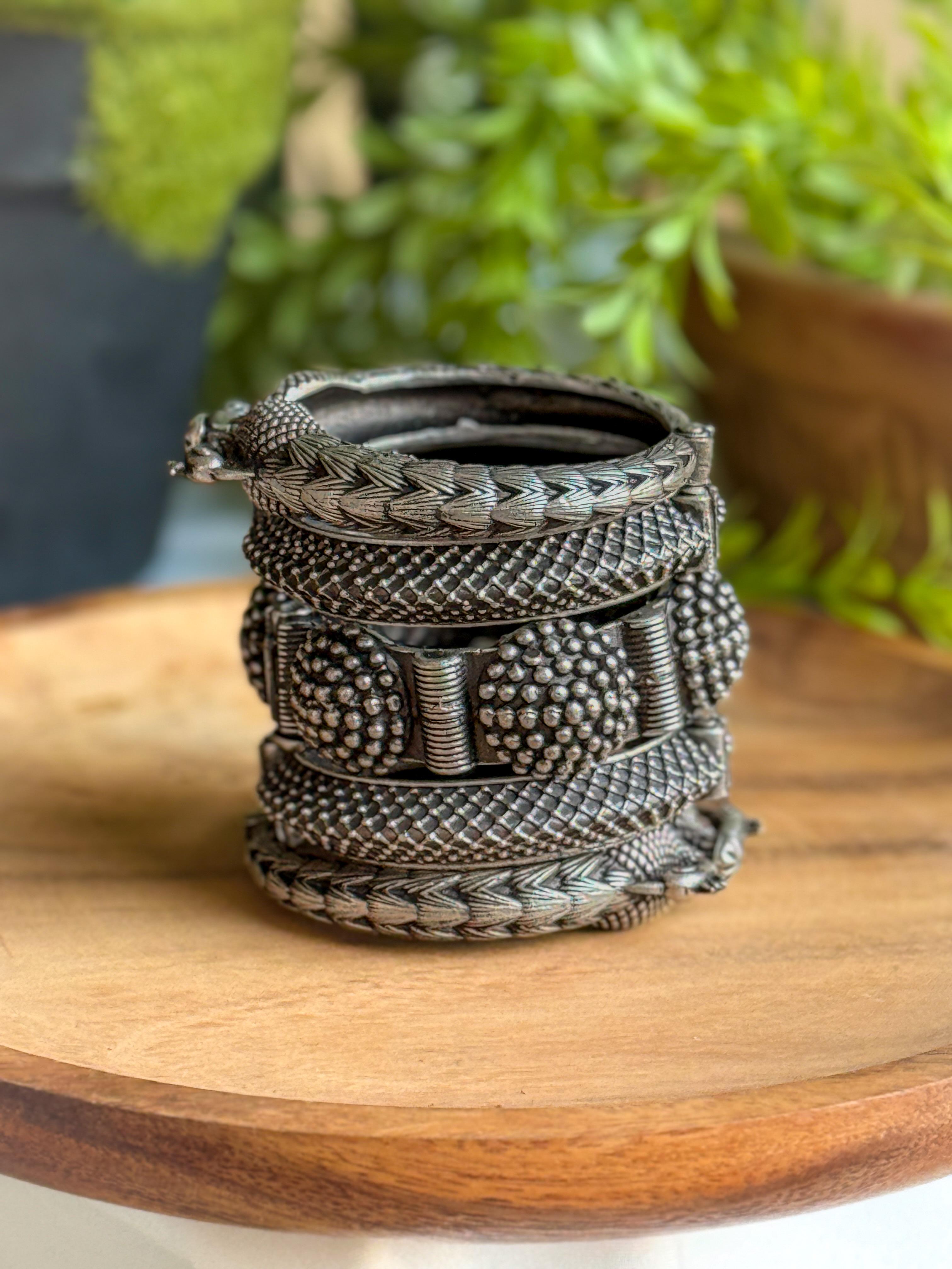 RIA SILVER LOOK ALIKE BANGLE STACK