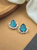 Load image into Gallery viewer, FEREL STUD EARRINGS