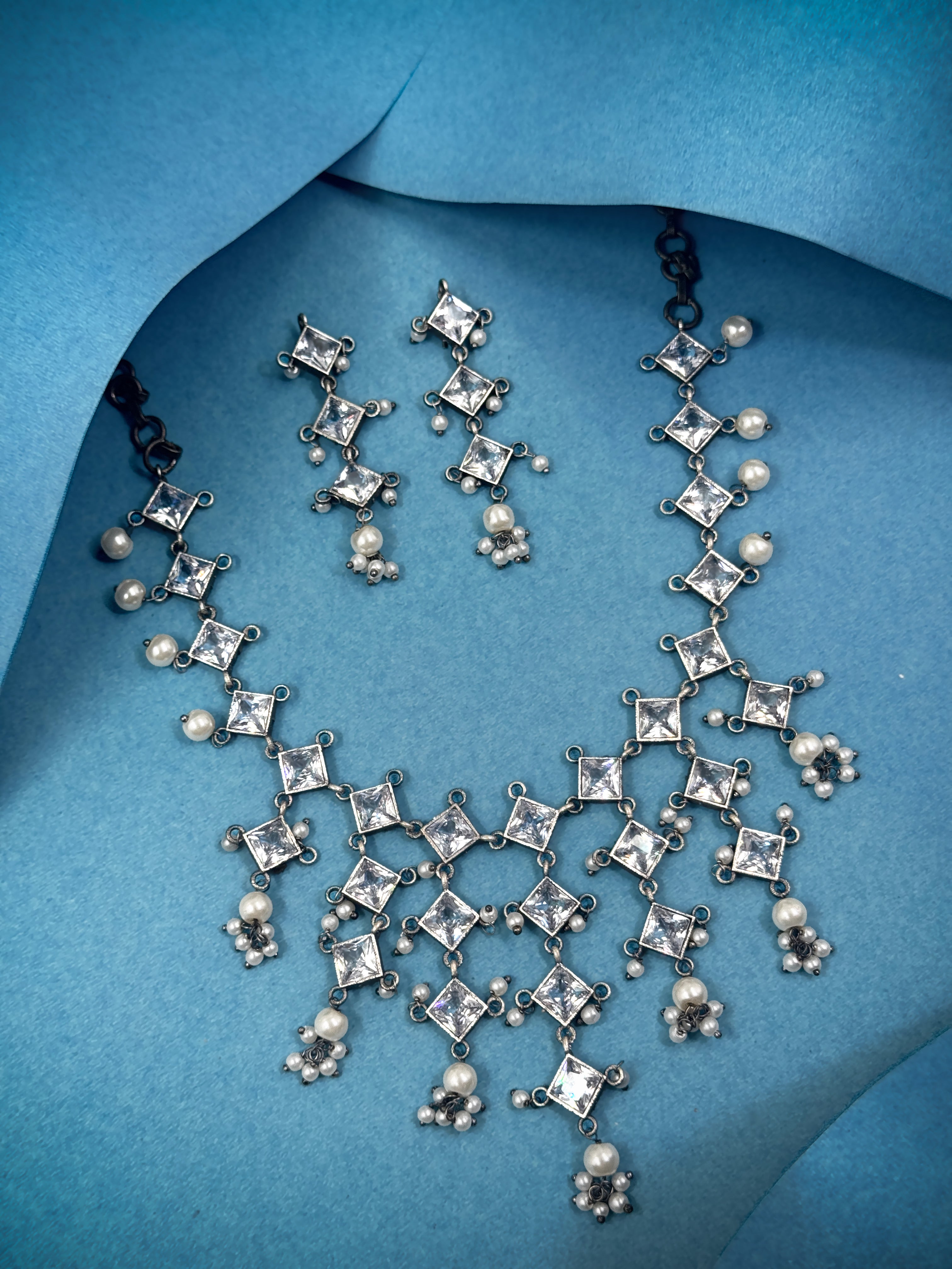 Crimson Noir Charm – Silver Lookalike Stone Necklace Set