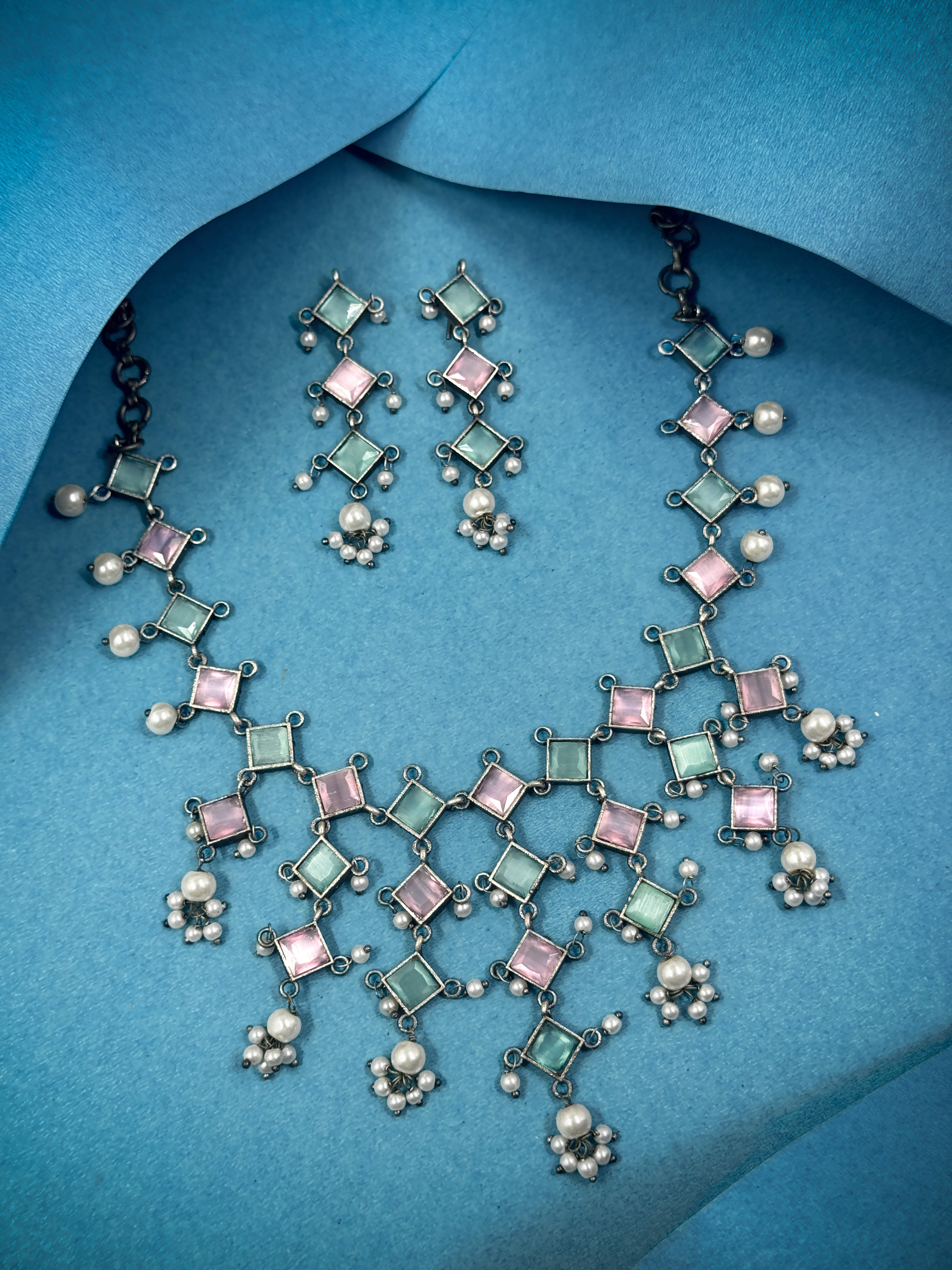 Crimson Noir Charm – Silver Lookalike Stone Necklace Set